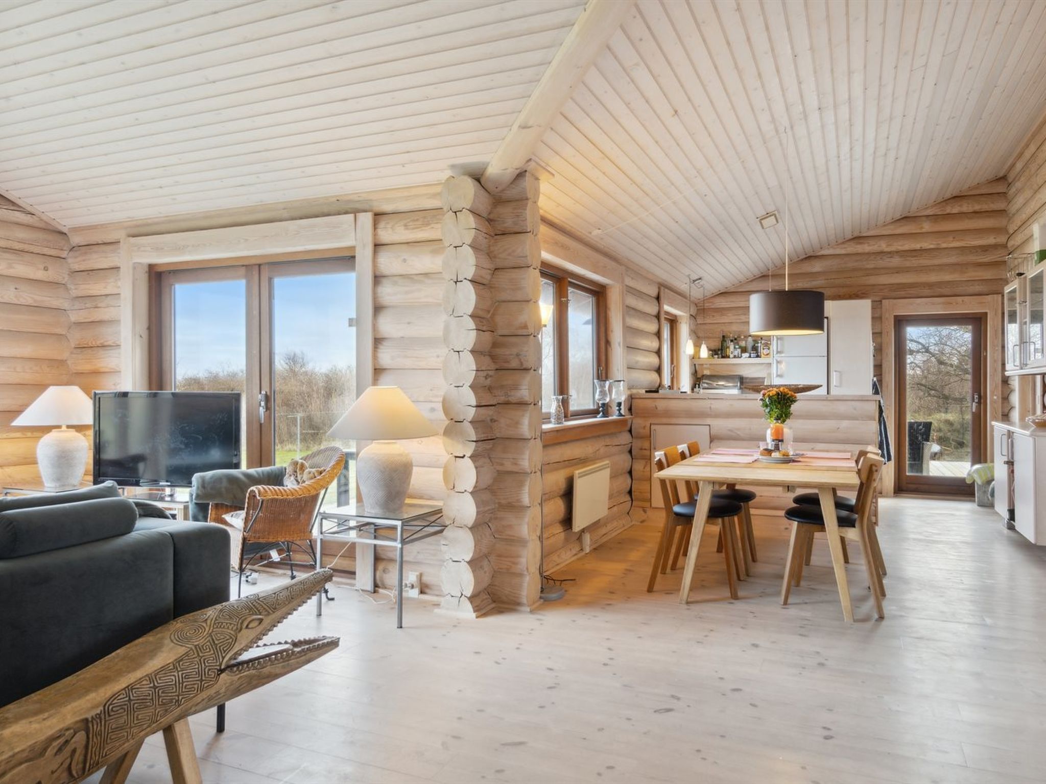 "Guthfast" - 50m from the sea-Inside