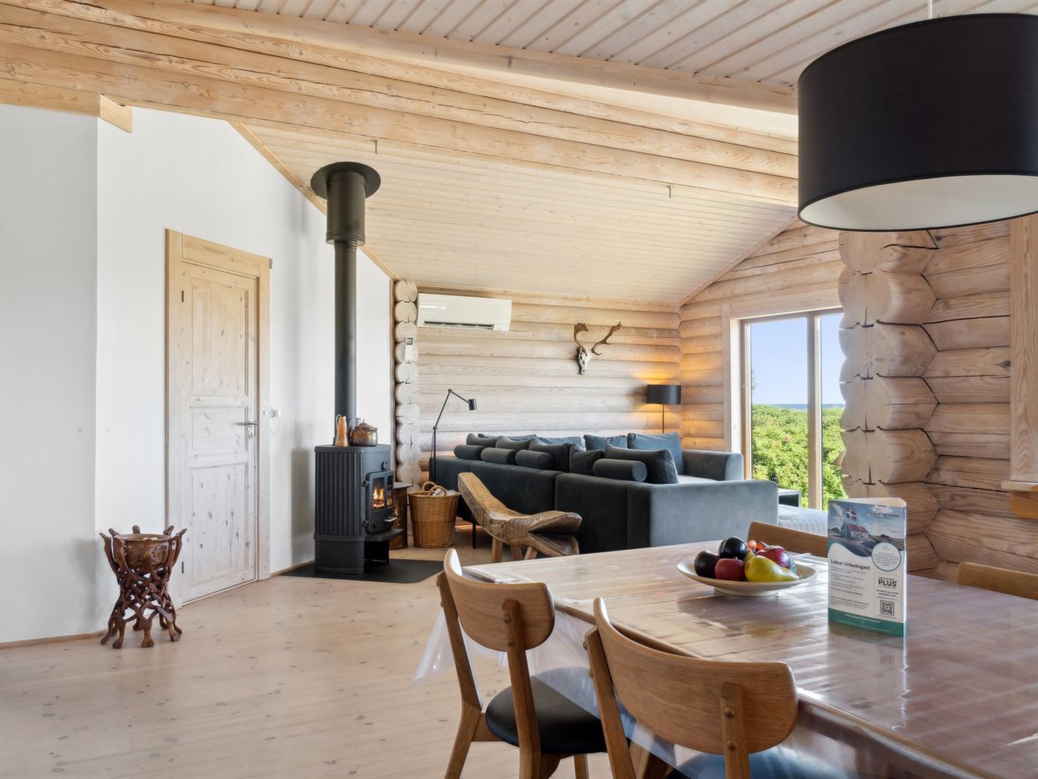 "Guthfast" - 50m from the sea-Inside