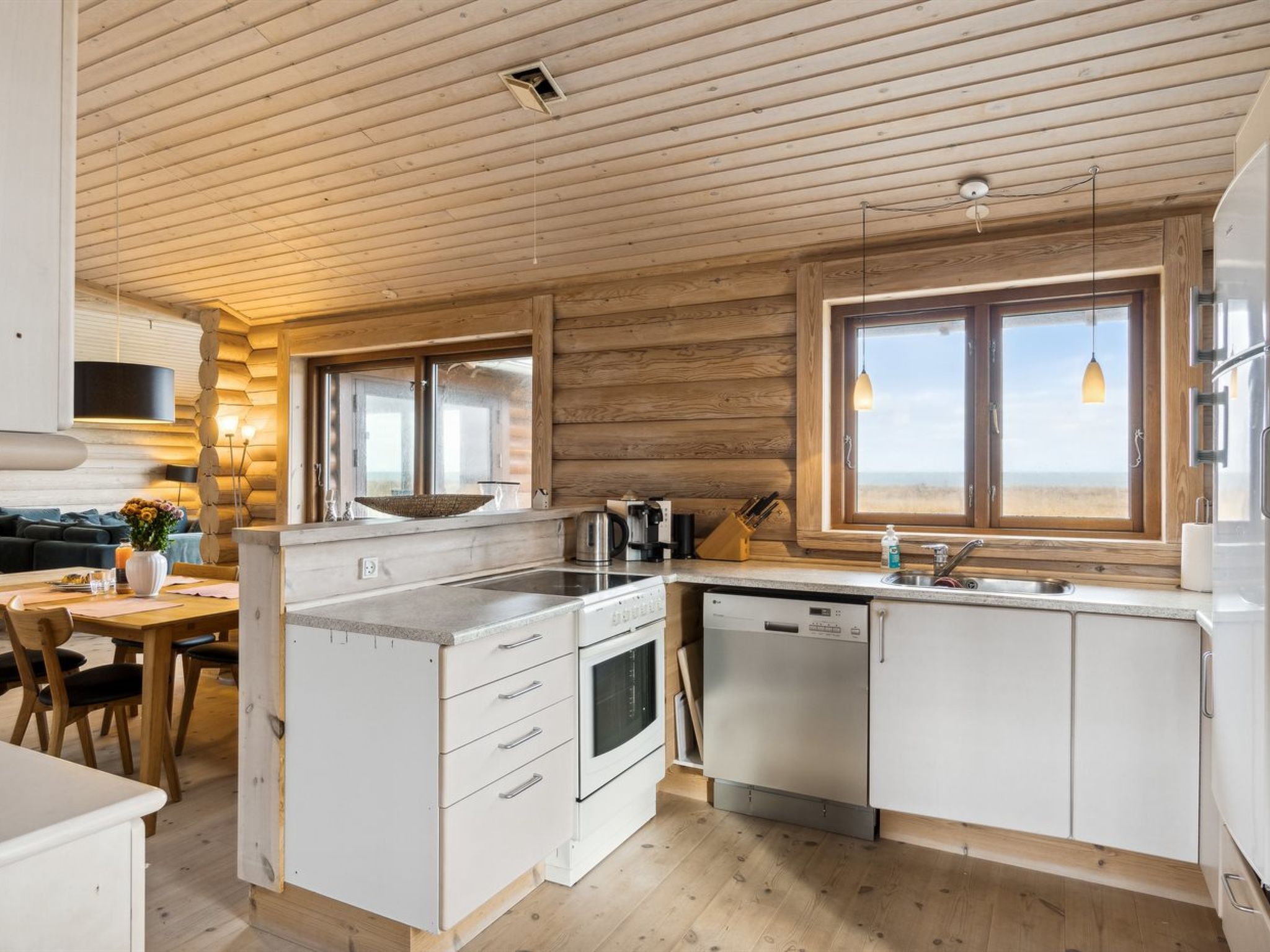 "Guthfast" - 50m from the sea-Inside