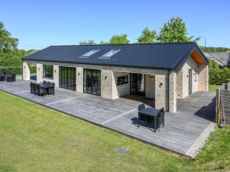 Vakantiehuis met sauna in Føllenslev op 450 m van de zee in Føllenslev