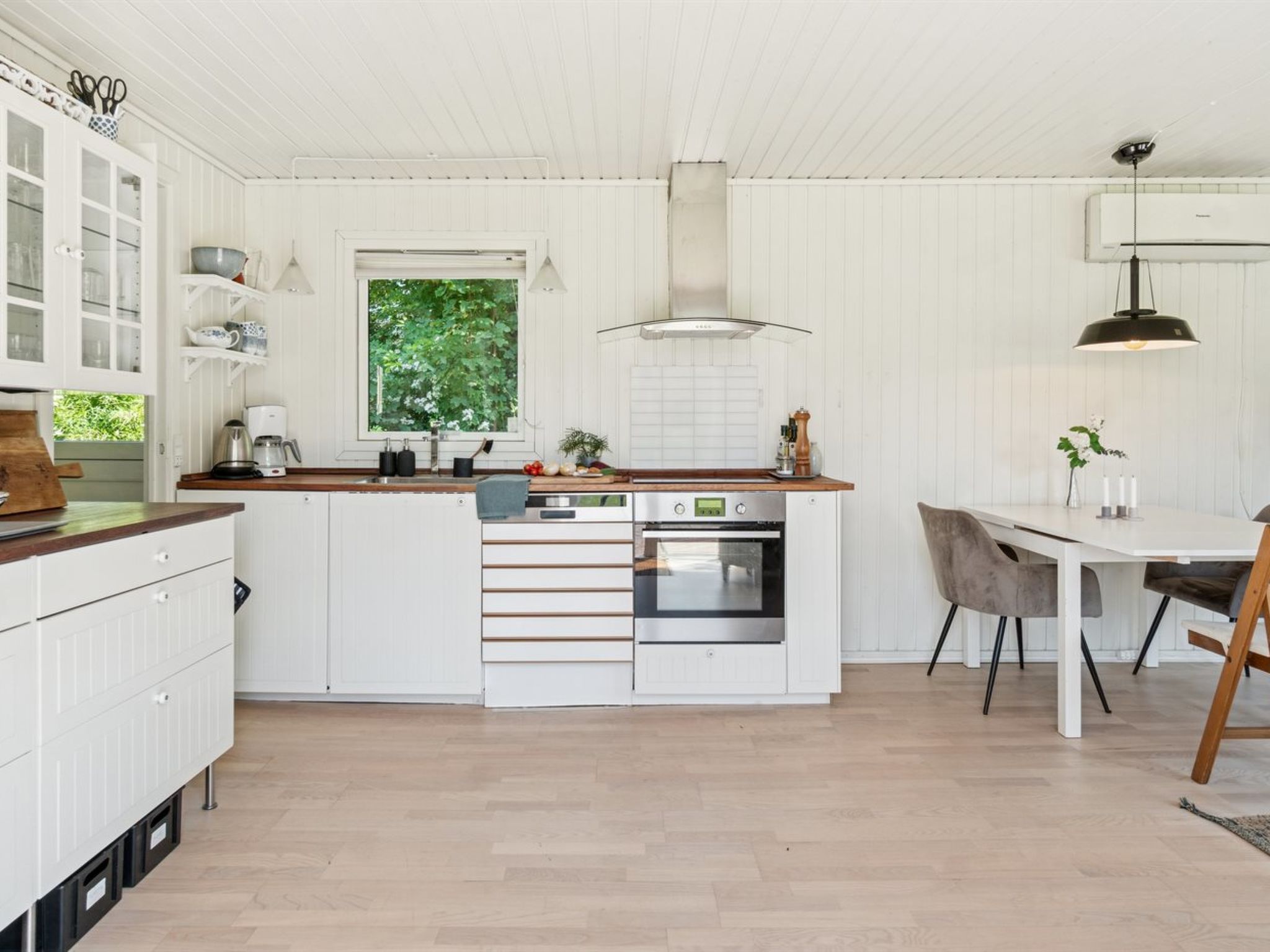 "Holmer" - 2.5km from the sea-Binnen