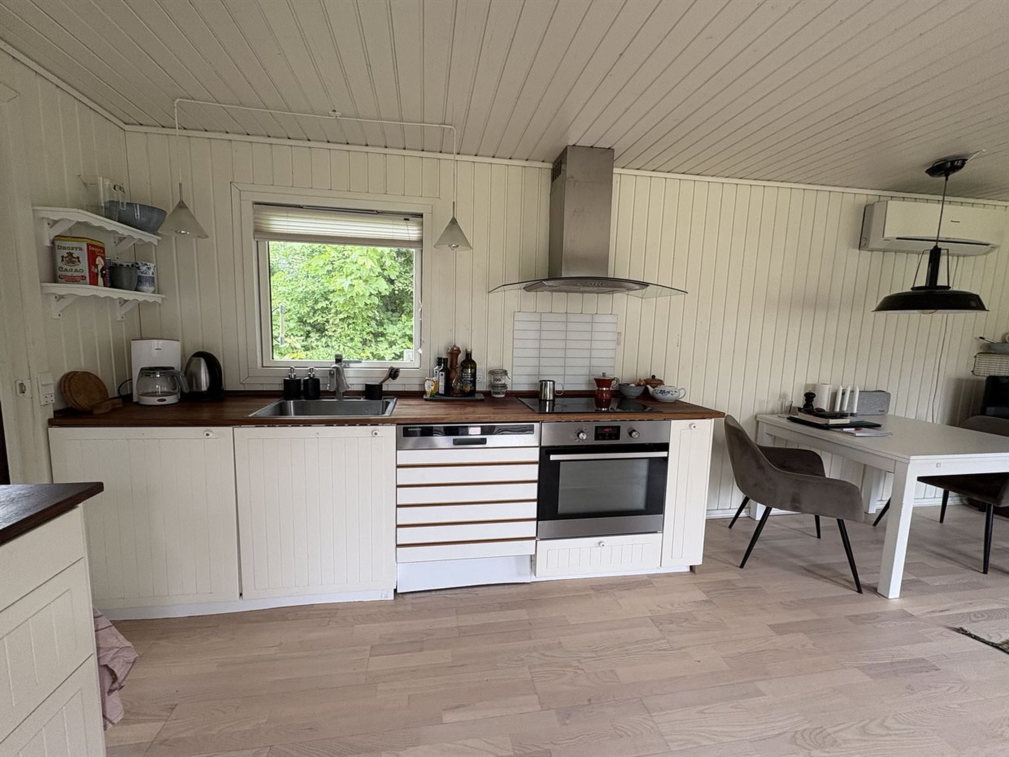 "Holmer" - 2.5km from the sea-Binnen