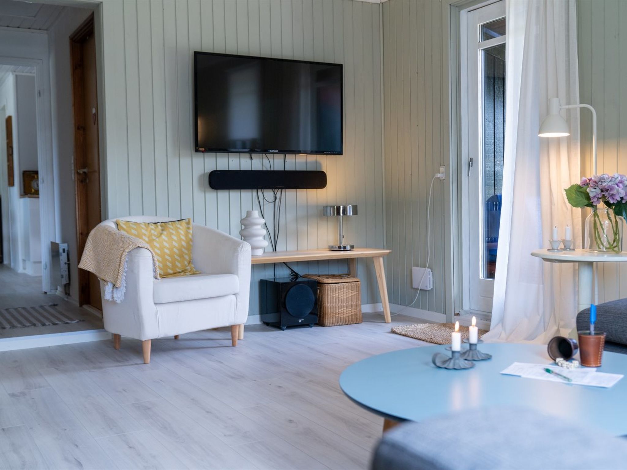 "Aapeli" - 3.9km from the sea - Binnen