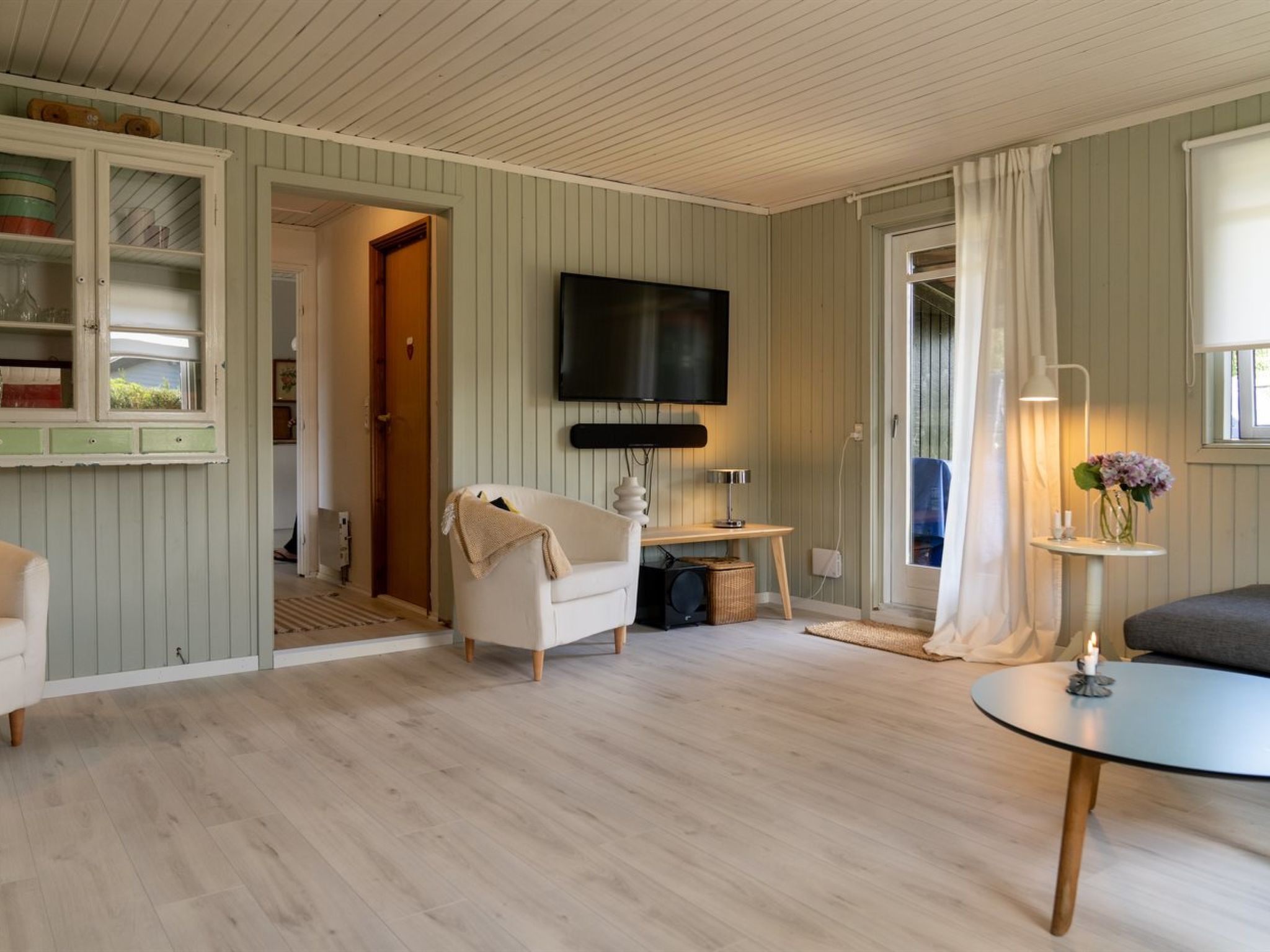 "Aapeli" - 3.9km from the sea - Binnen