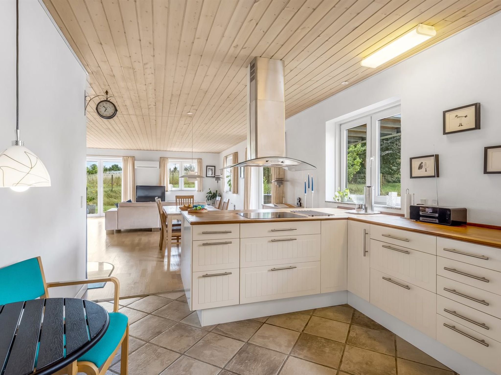 "Ettie" - 6km from the sea - Binnen