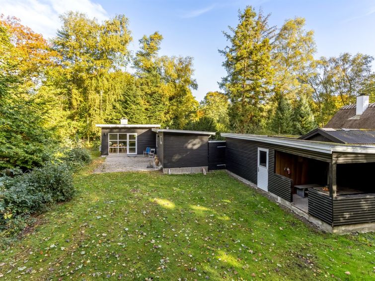 Gezellig vakantiehuis met open haard op 300m van zee in Strøby in Strøby