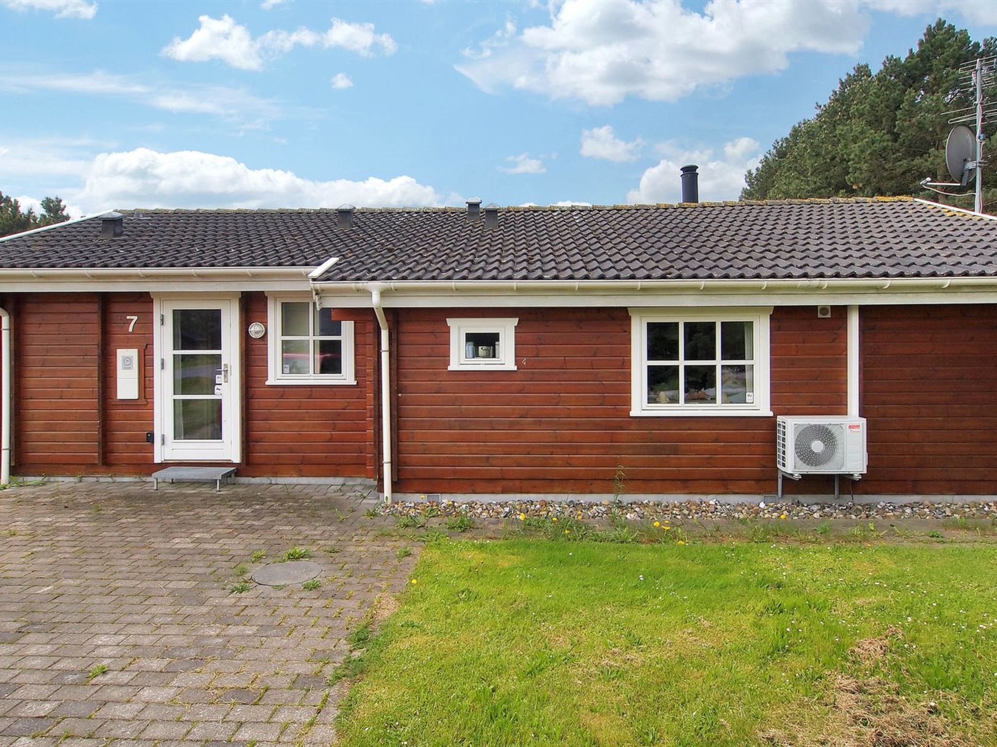"Lilian" - 600m from the sea - Outside