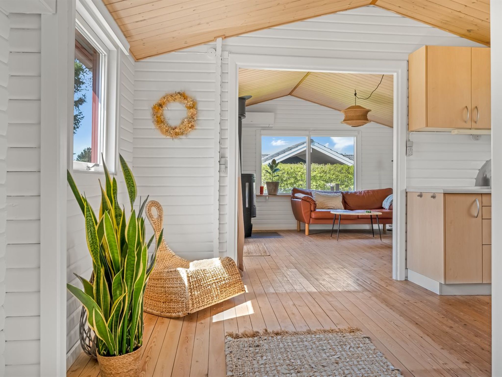 "Oona" - 700m from the sea-Inside