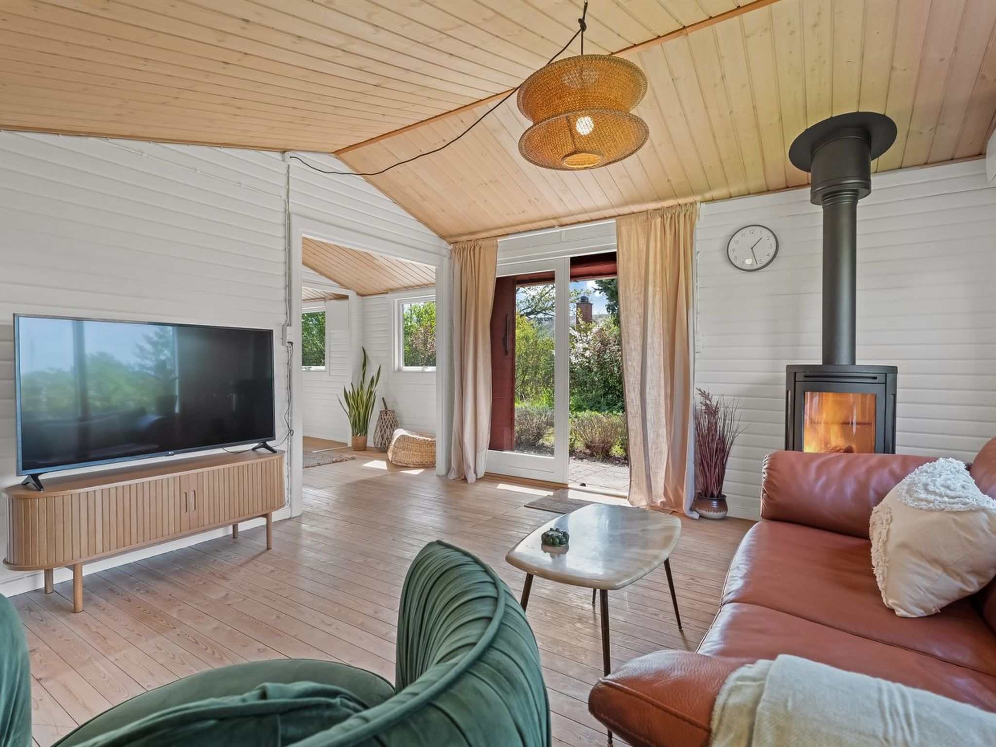 "Oona" - 700m from the sea