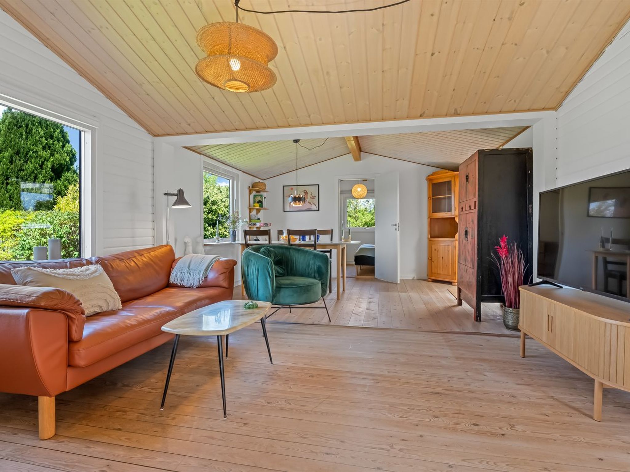 "Oona" - 700m from the sea