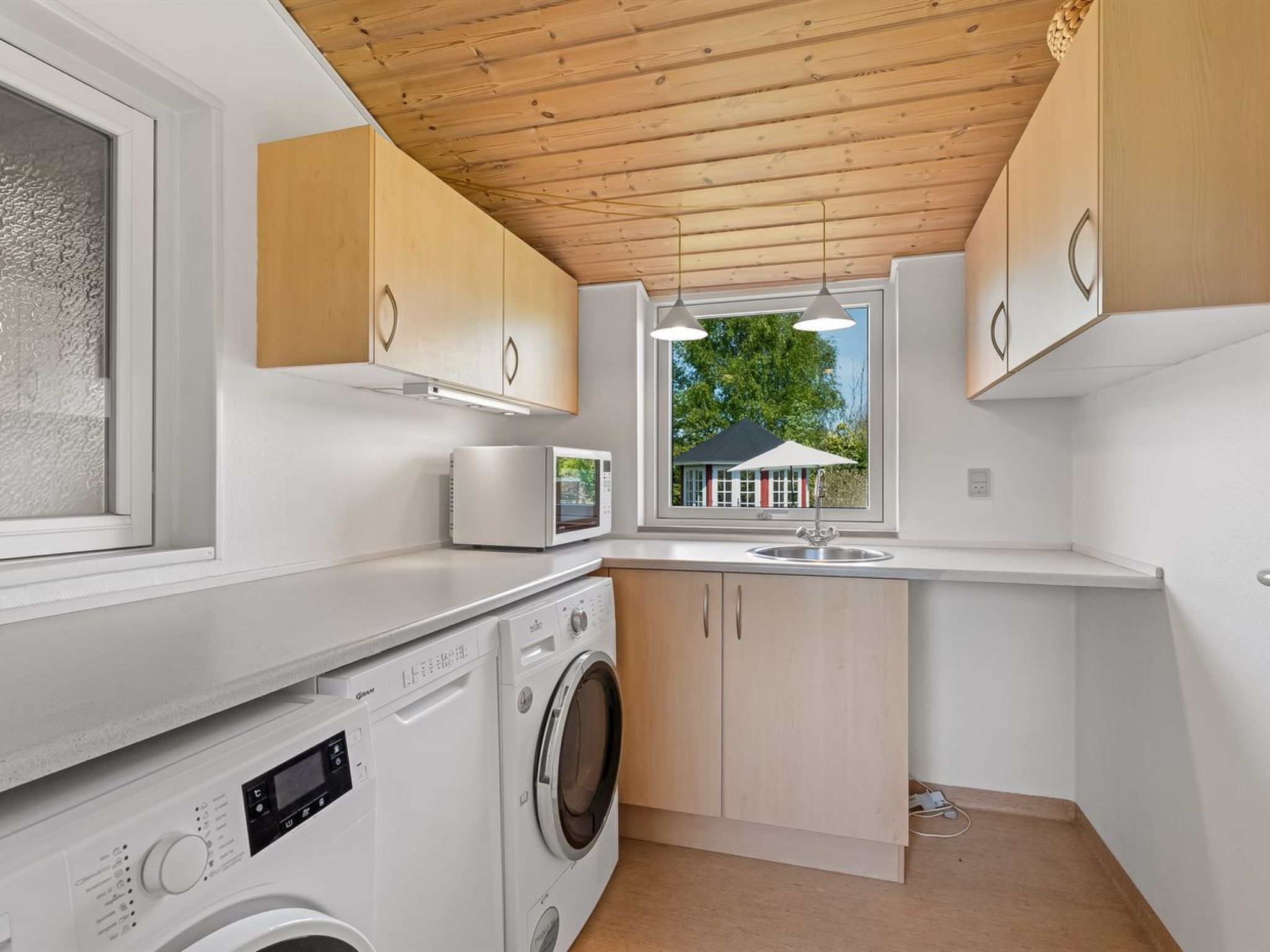 "Oona" - 700m from the sea - Binnen