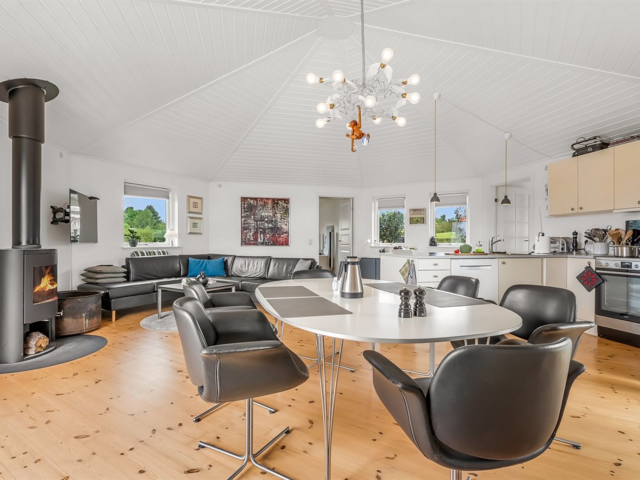 "Glenda" - 2.1km from the sea-Binnen