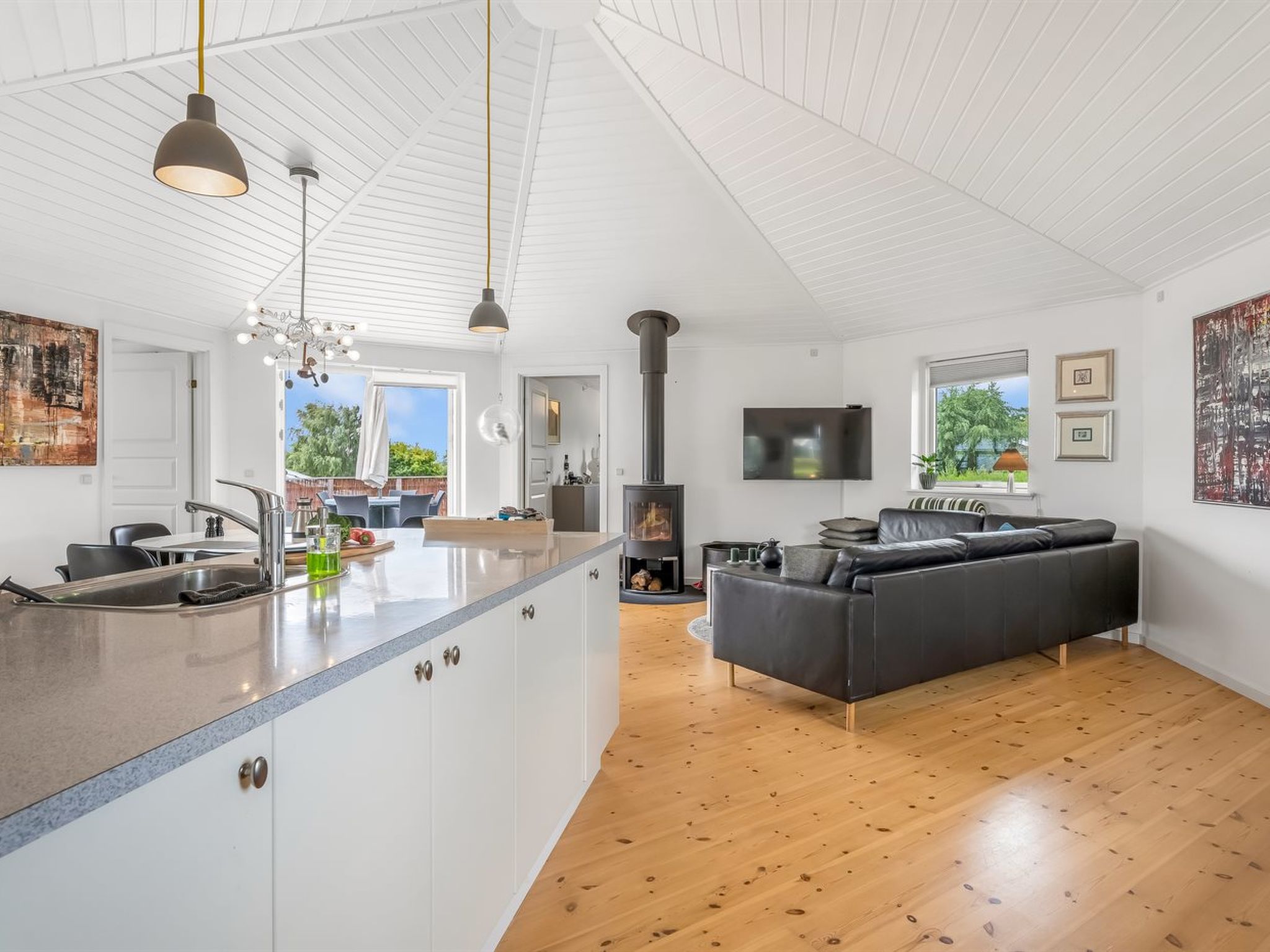 "Glenda" - 2.1km from the sea-Binnen