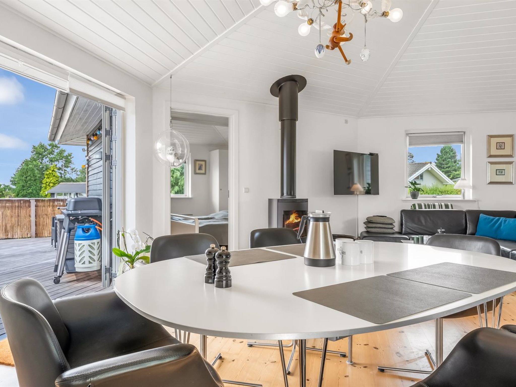 "Glenda" - 2.1km from the sea-Binnen