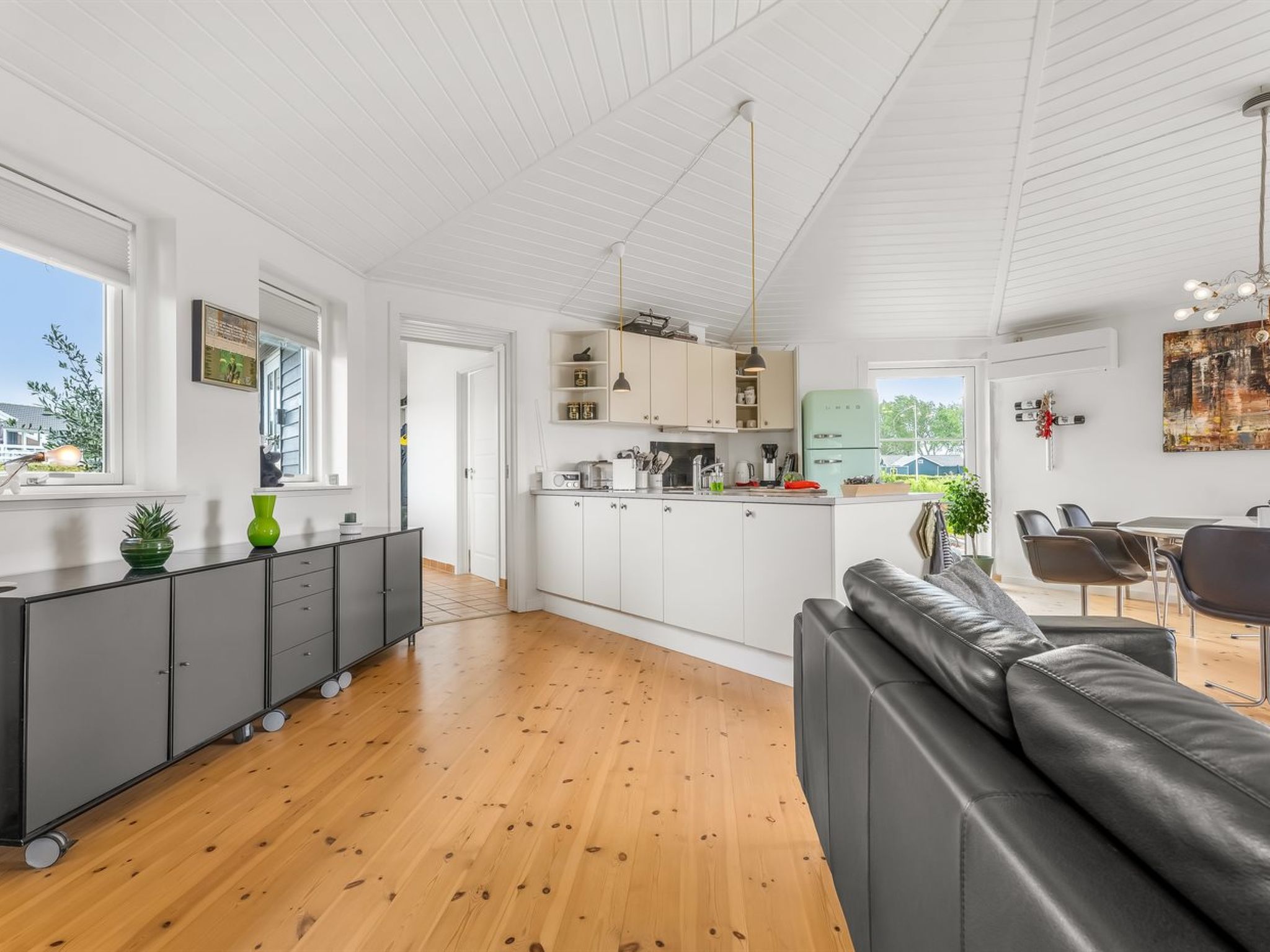 "Glenda" - 2.1km from the sea-Binnen