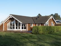 Ruime vakantiewoning met sauna en tuin op 1,3 km van zee bij Bogø By - thumbnail 1