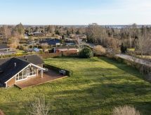 Ruime vakantiewoning met sauna en tuin op 1,3 km van zee bij Bogø By - thumbnail 2