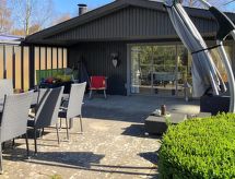 Kindvriendelijk vakantiehuis op 300 meter van de zee in Idestrup - thumbnail 1
