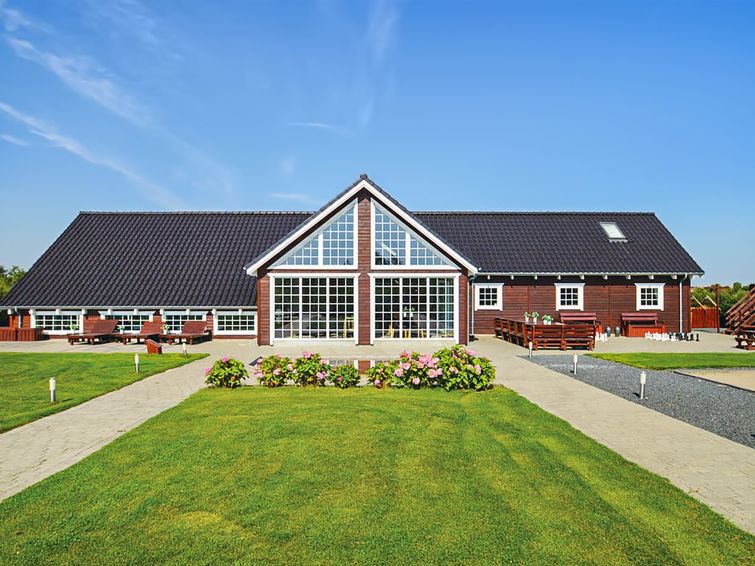 Vakantiehuis in Idestrup met privé binnenzwembad voor 32 personen in Idestrup