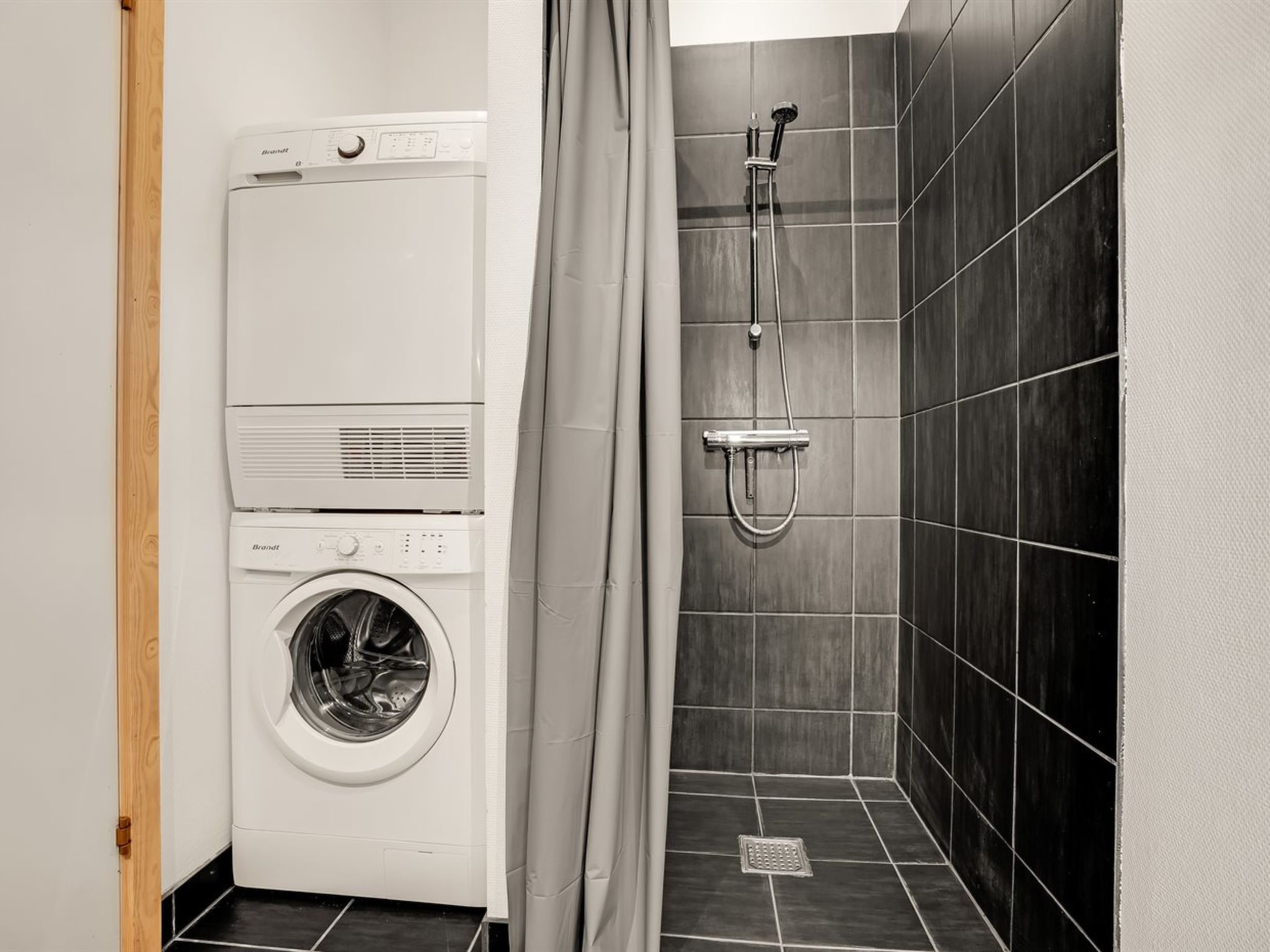 "Mika" - 800m from the sea-Binnen