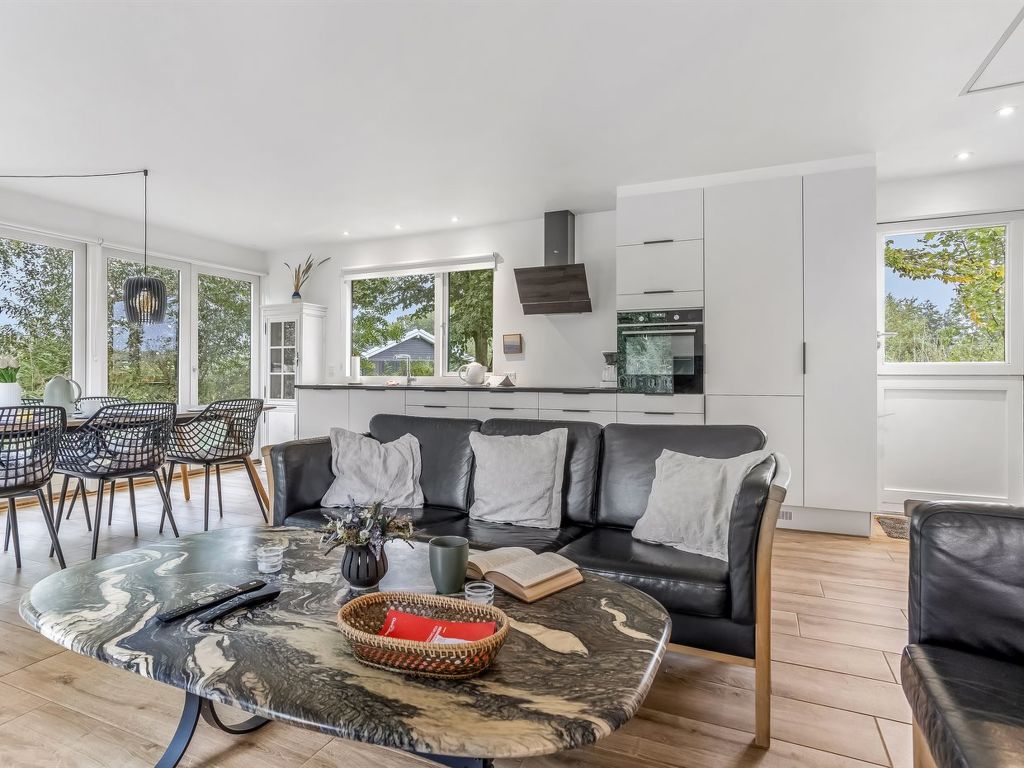 'Litle' - 30m from the sea