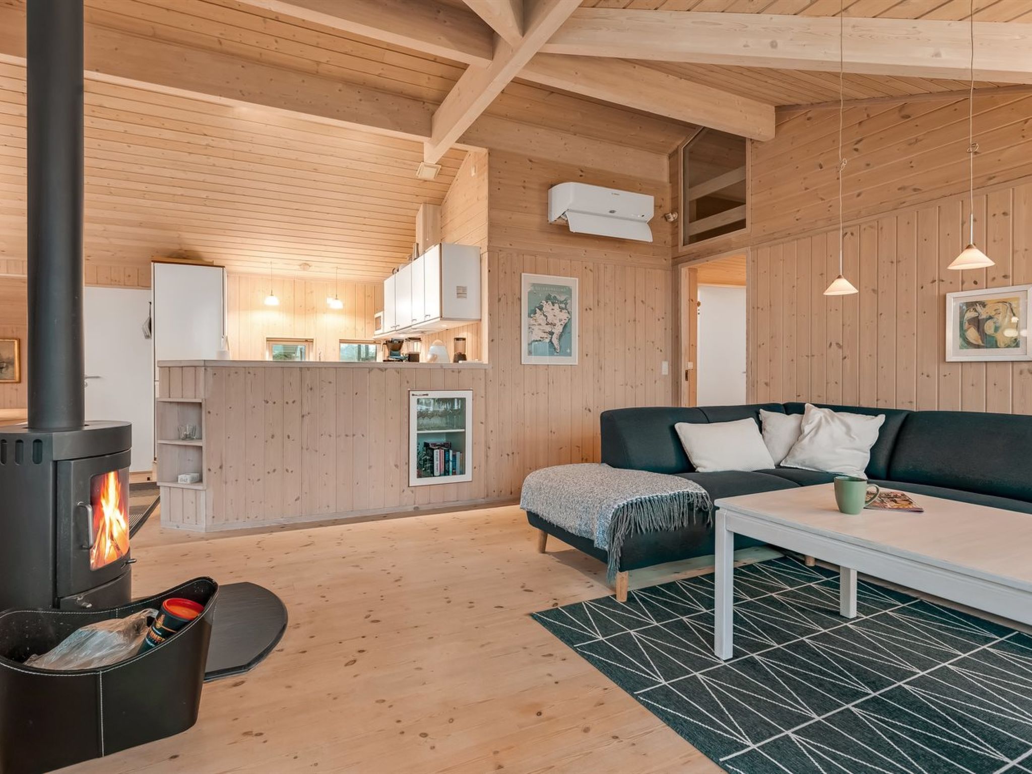 "Garth" - 50m from the sea-Binnen