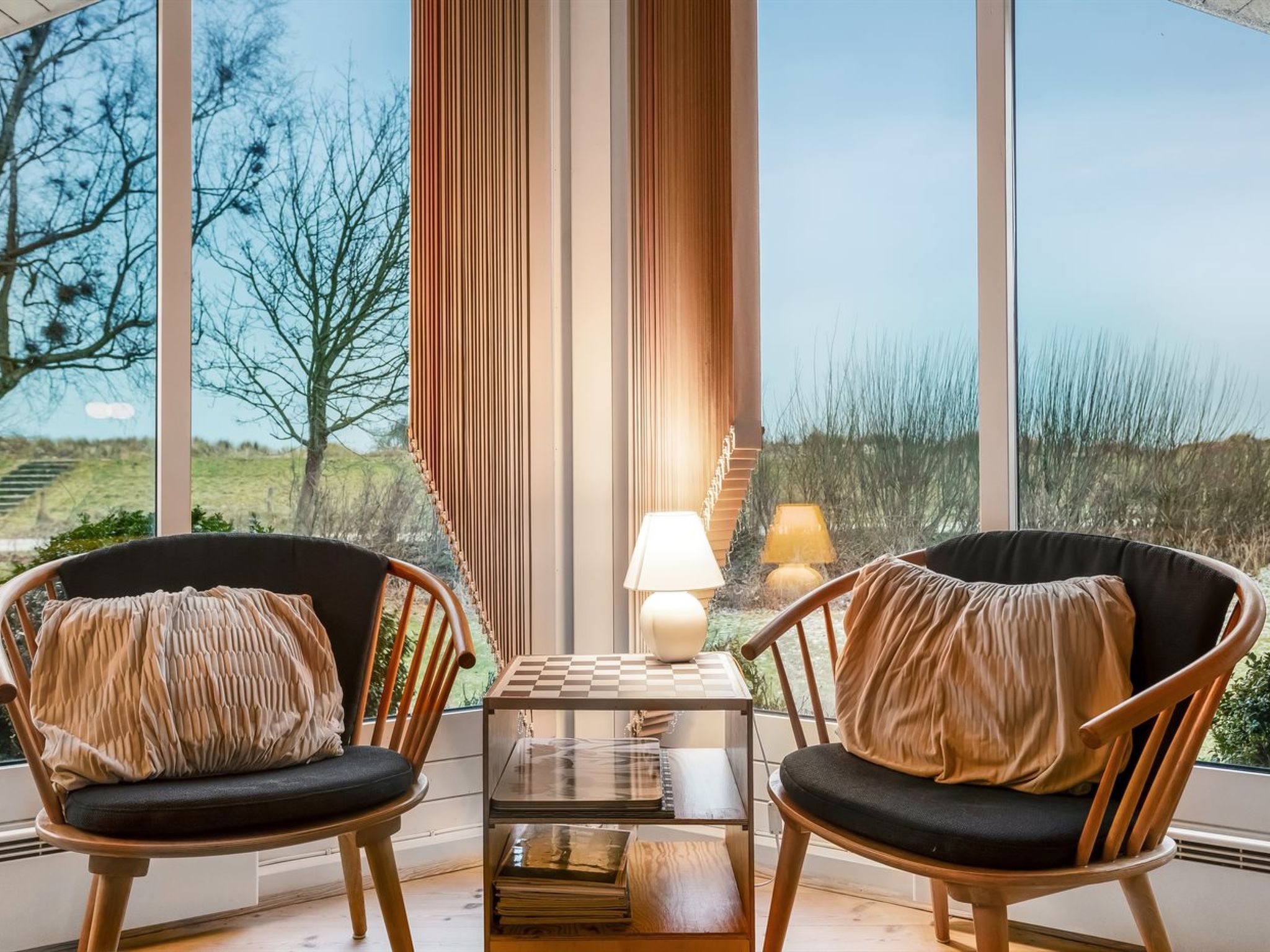 "Garth" - 50m from the sea-Binnen