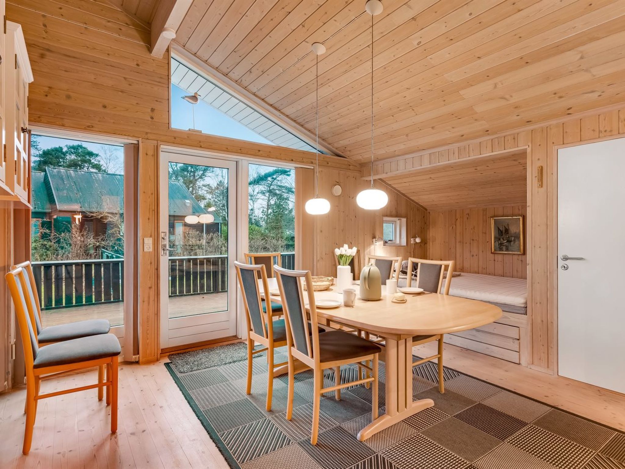 "Garth" - 50m from the sea-Binnen