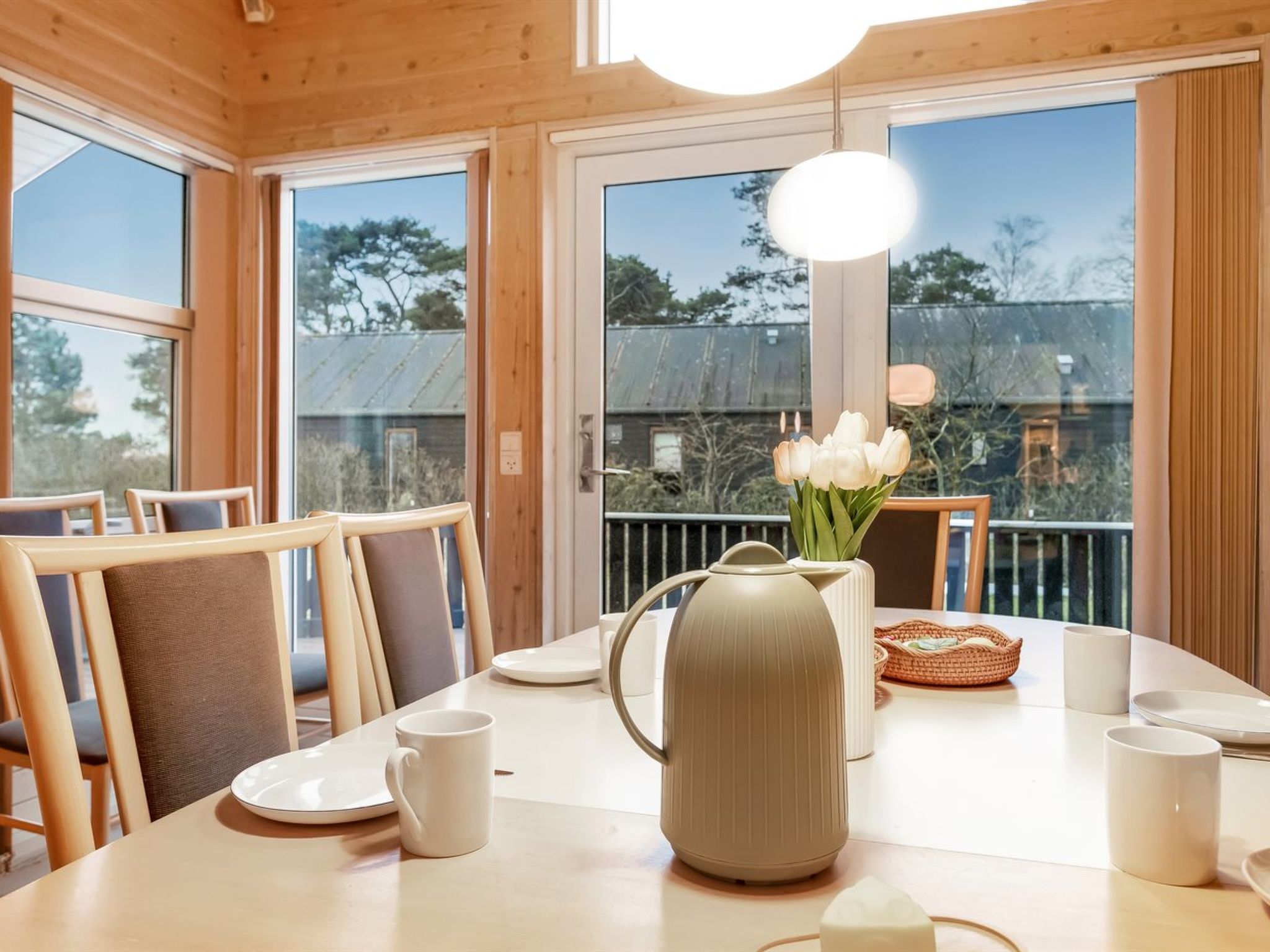 "Garth" - 50m from the sea-Binnen