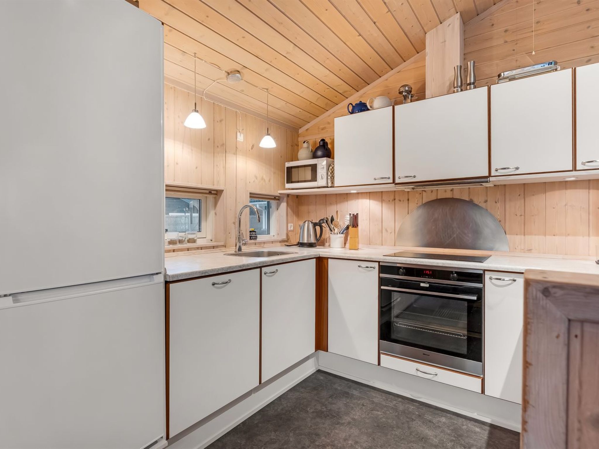 "Garth" - 50m from the sea-Binnen