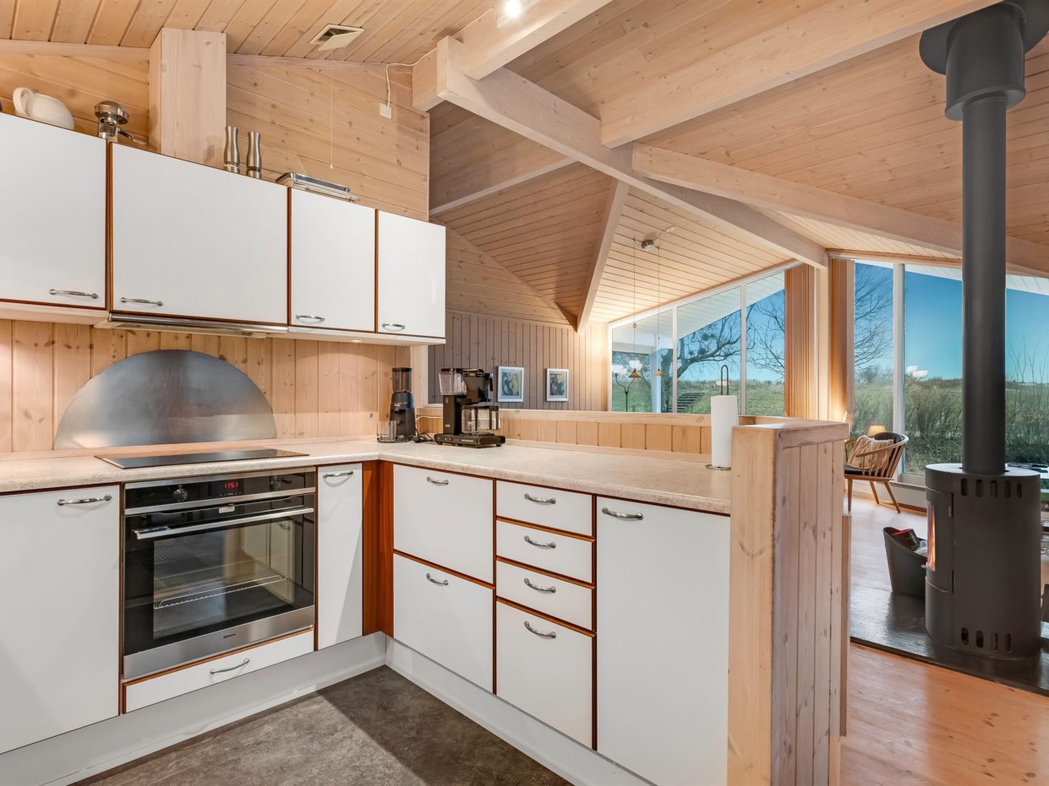 "Garth" - 50m from the sea-Binnen