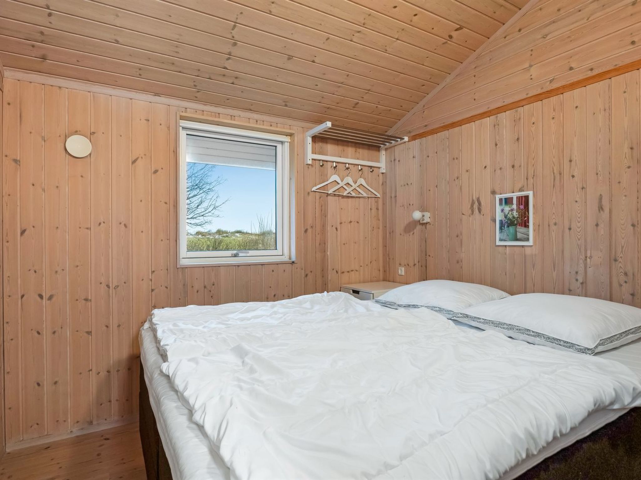 "Garth" - 50m from the sea-Binnen