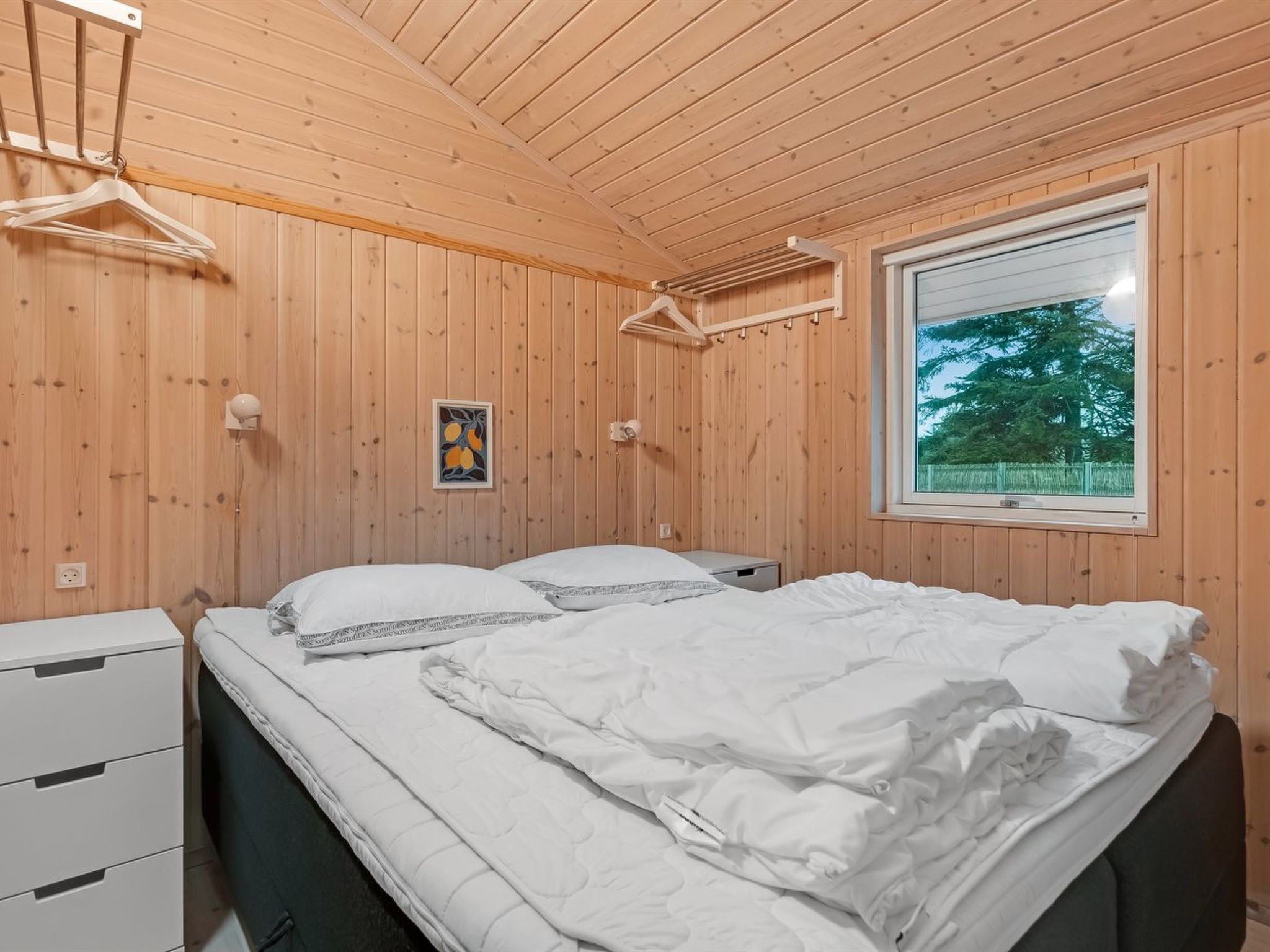 "Garth" - 50m from the sea-Binnen