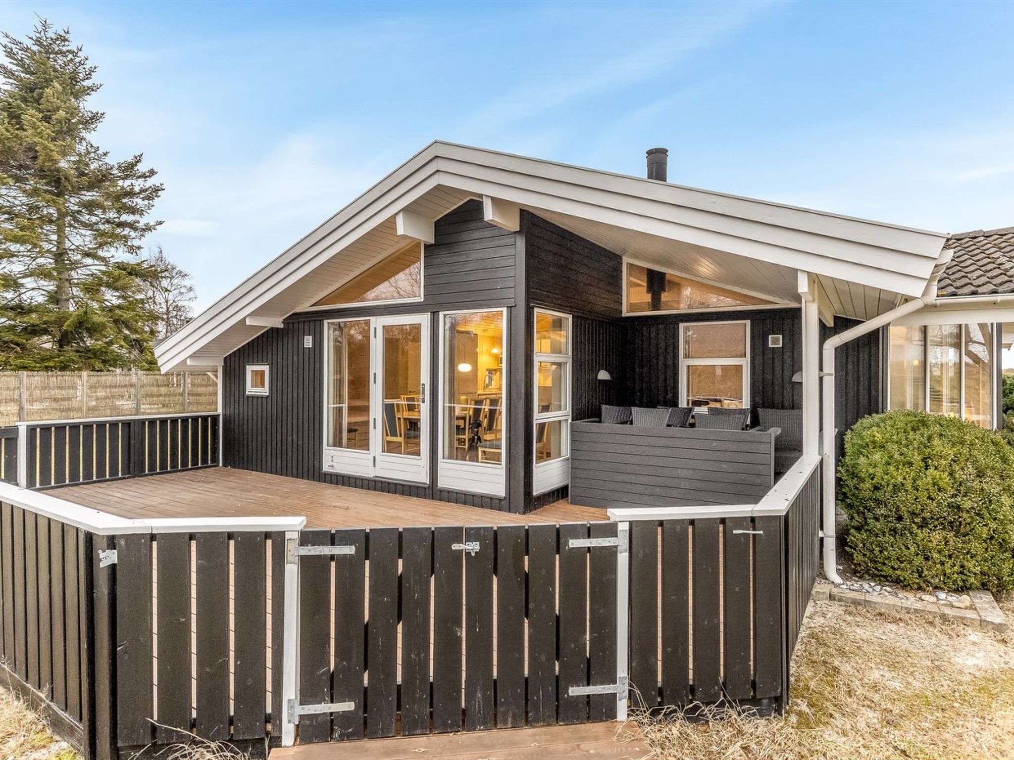 "Garth" - 50m from the sea-Buiten