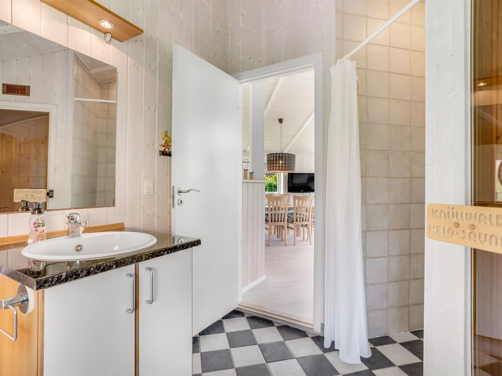 "Birtir" - 1.2km from the sea - Binnen
