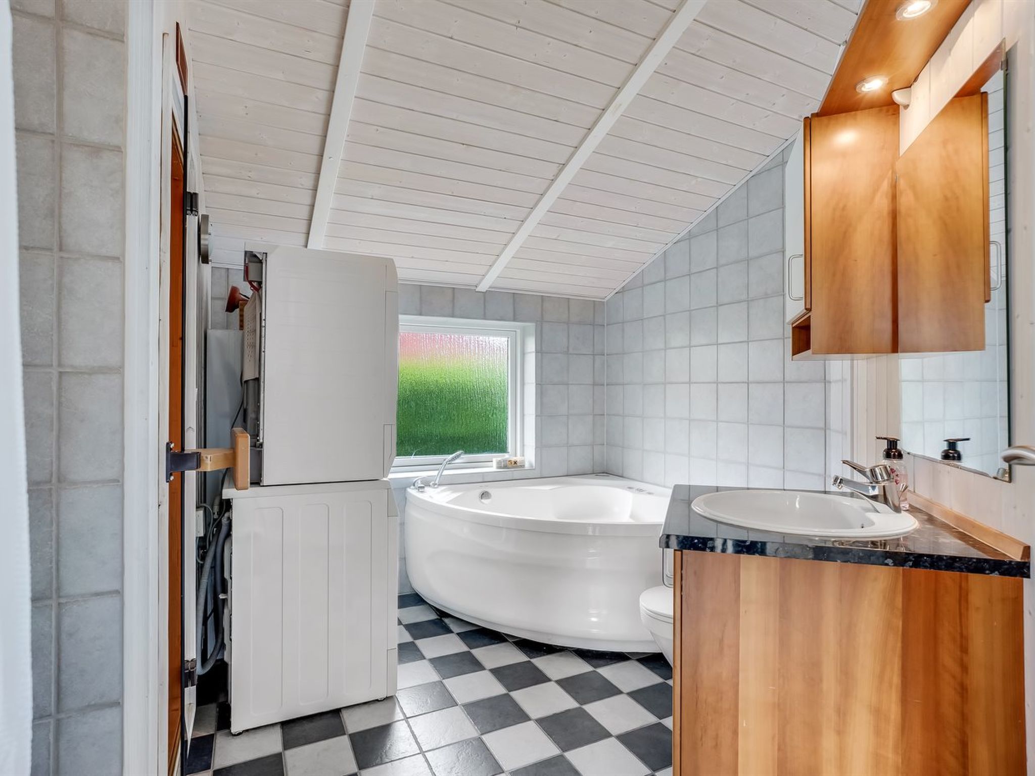 "Birtir" - 1.2km from the sea - Binnen