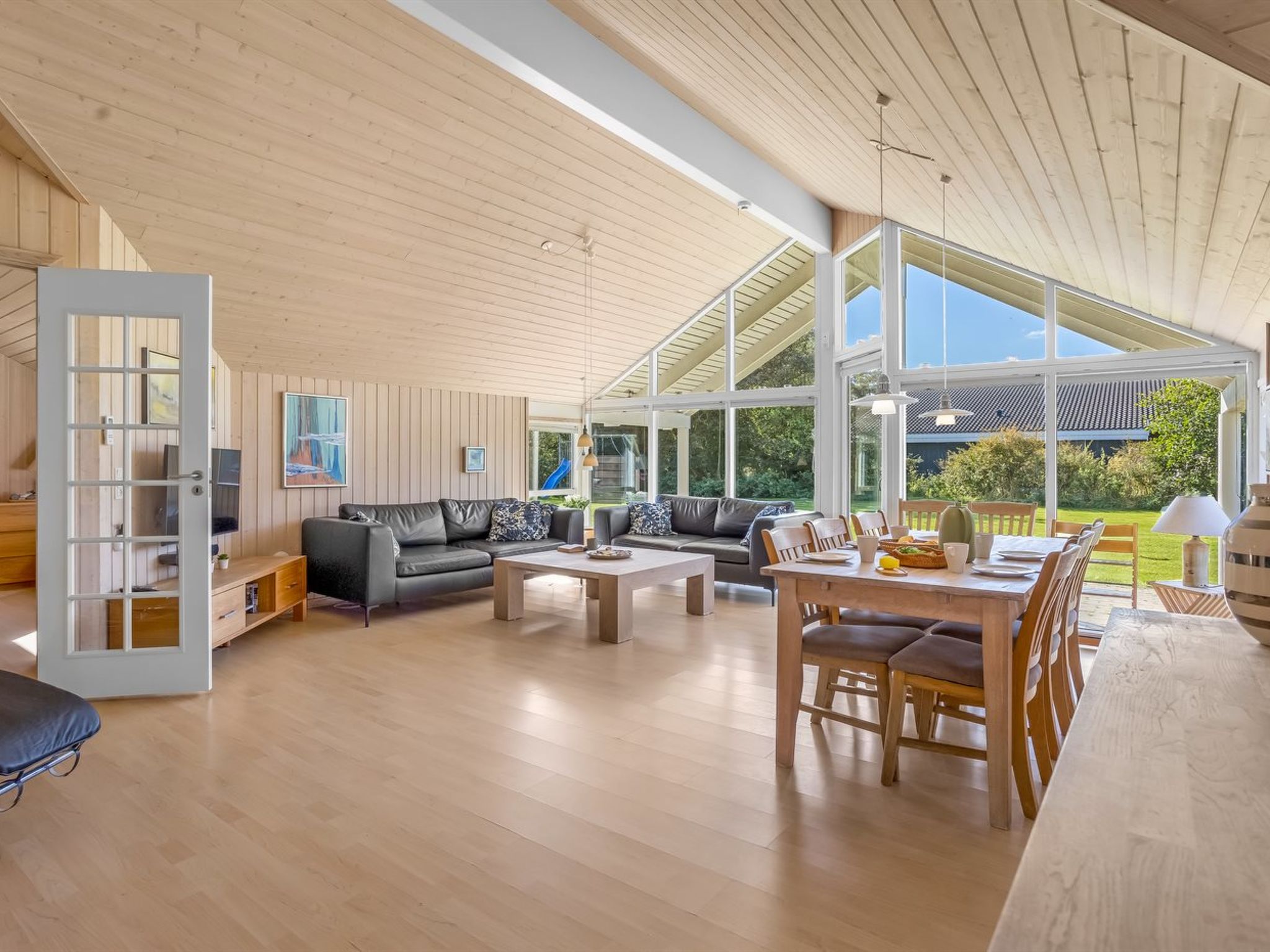 "Enid" - 700m from the sea - Inside