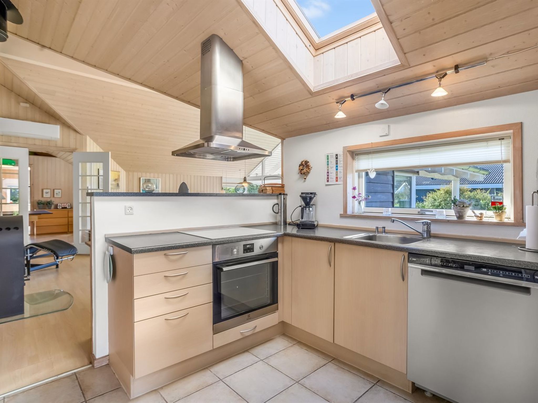 "Enid" - 700m from the sea - Inside