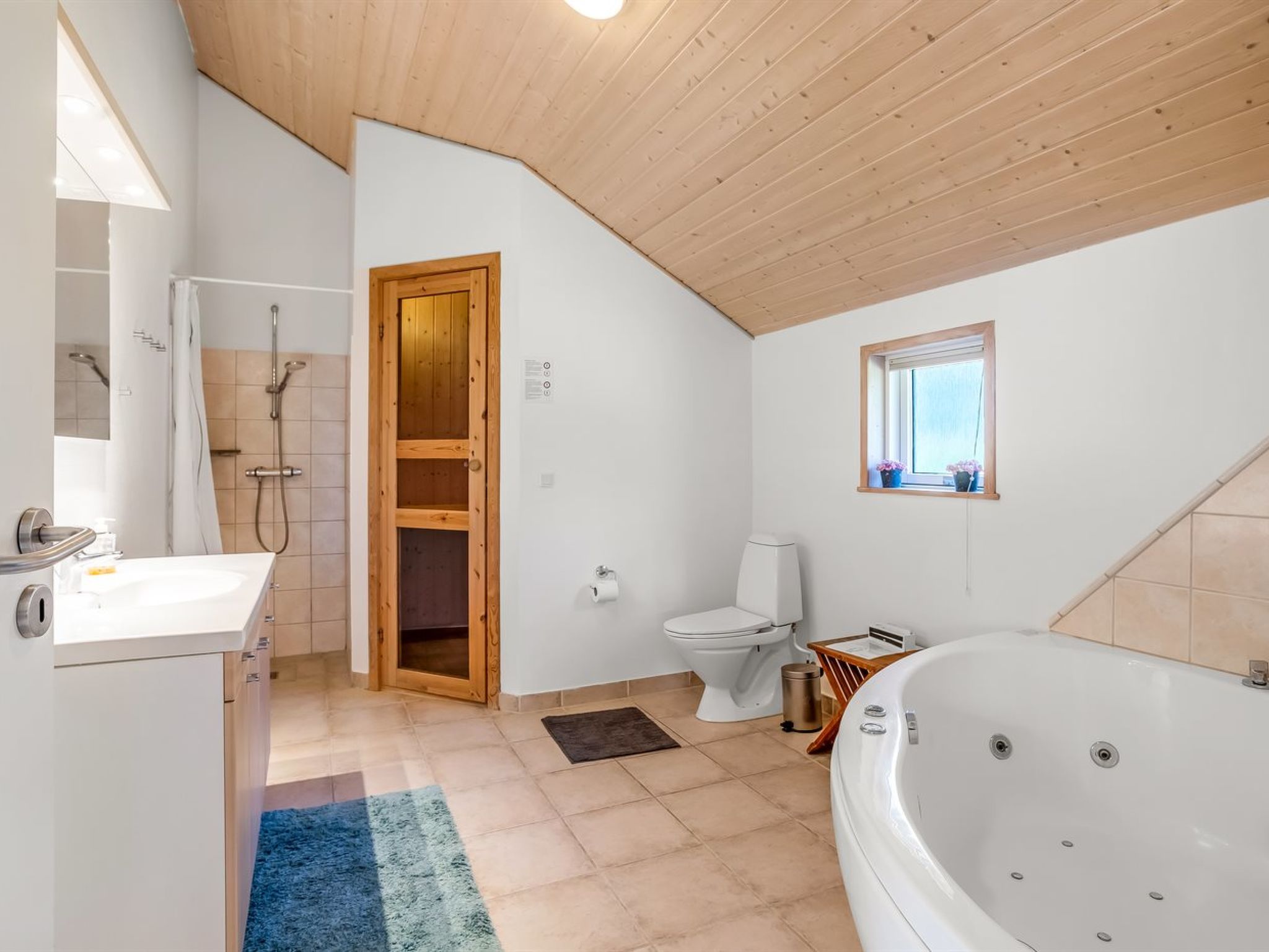 "Enid" - 700m from the sea - Inside