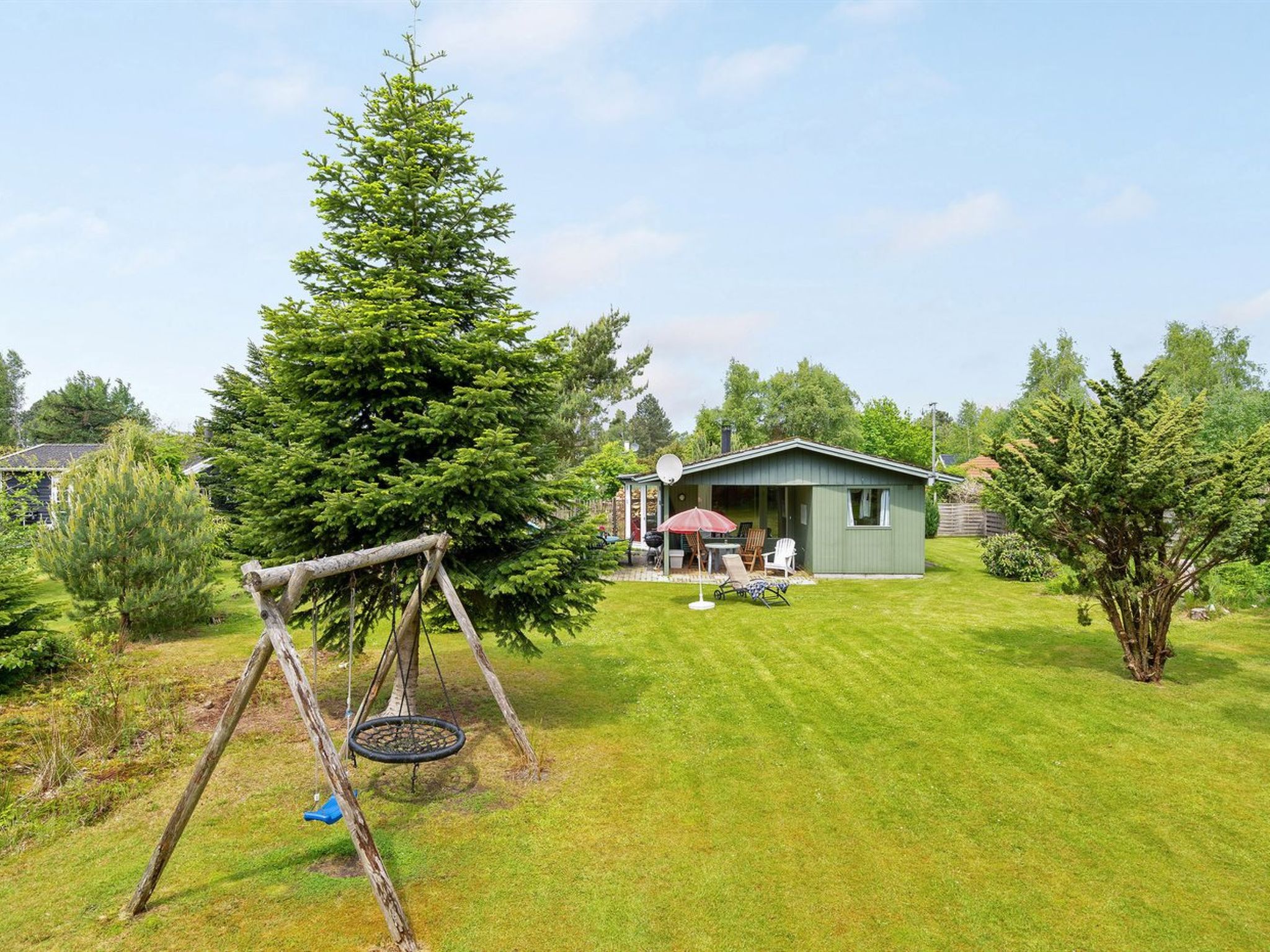 "Odstanus" - 575m from the sea", huis 3-kamers 77 m2. Het objekt is geschikt voor 6 volwassenen. Woonkamer met TV. 1 kamer met 1 2-pers bed. 1 kamer met 1 2-pers bed. 1 kamer met 1 x 2 stapelbedden. K..