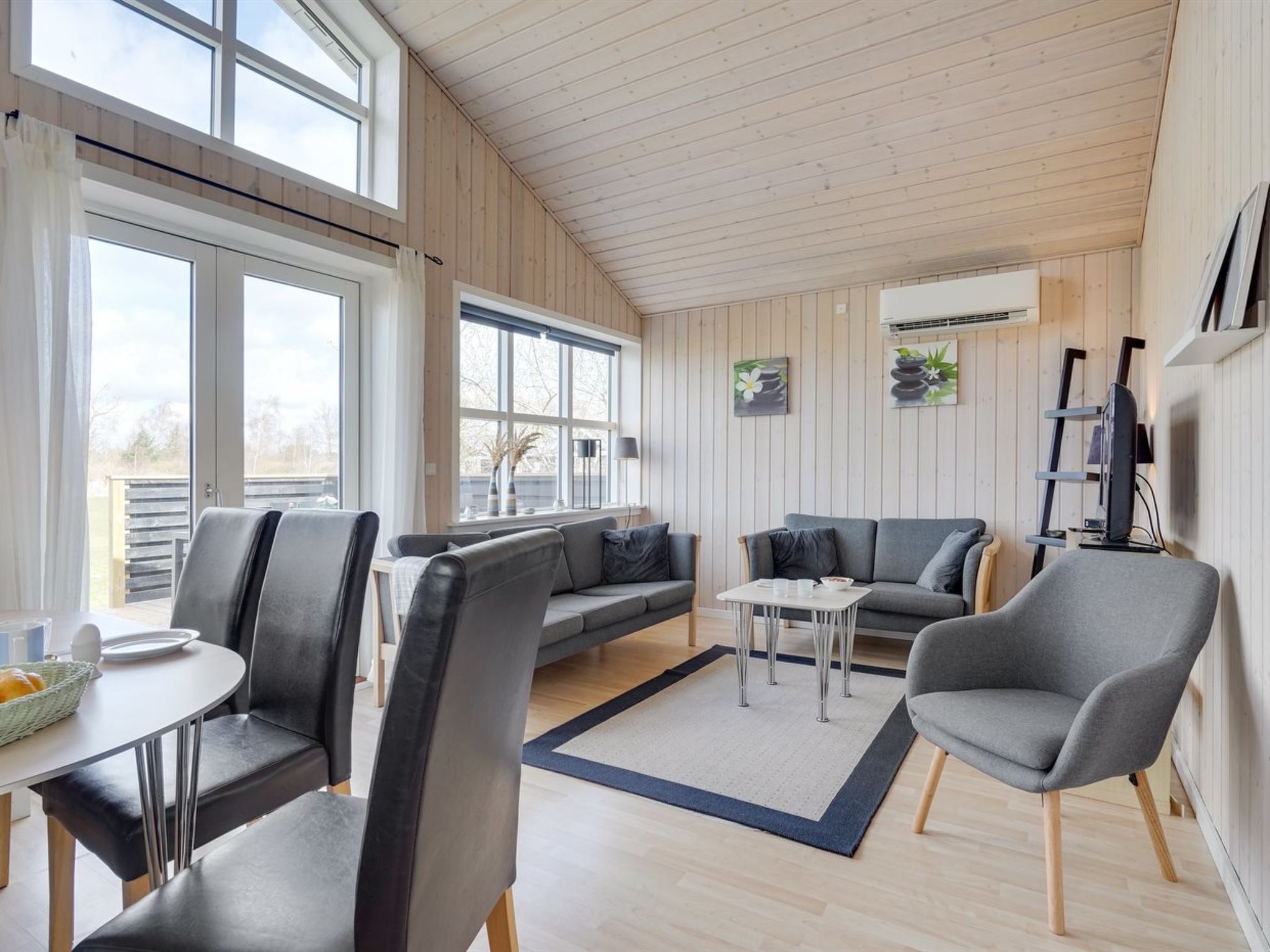 "Evin" - 800m from the sea - Binnen