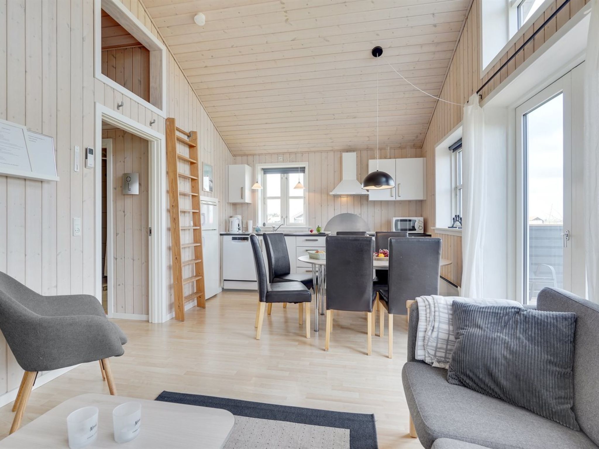"Evin" - 800m from the sea - Binnen
