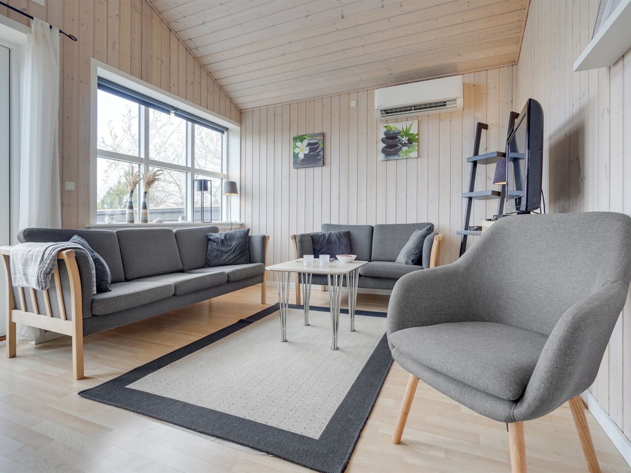 "Evin" - 800m from the sea - Binnen