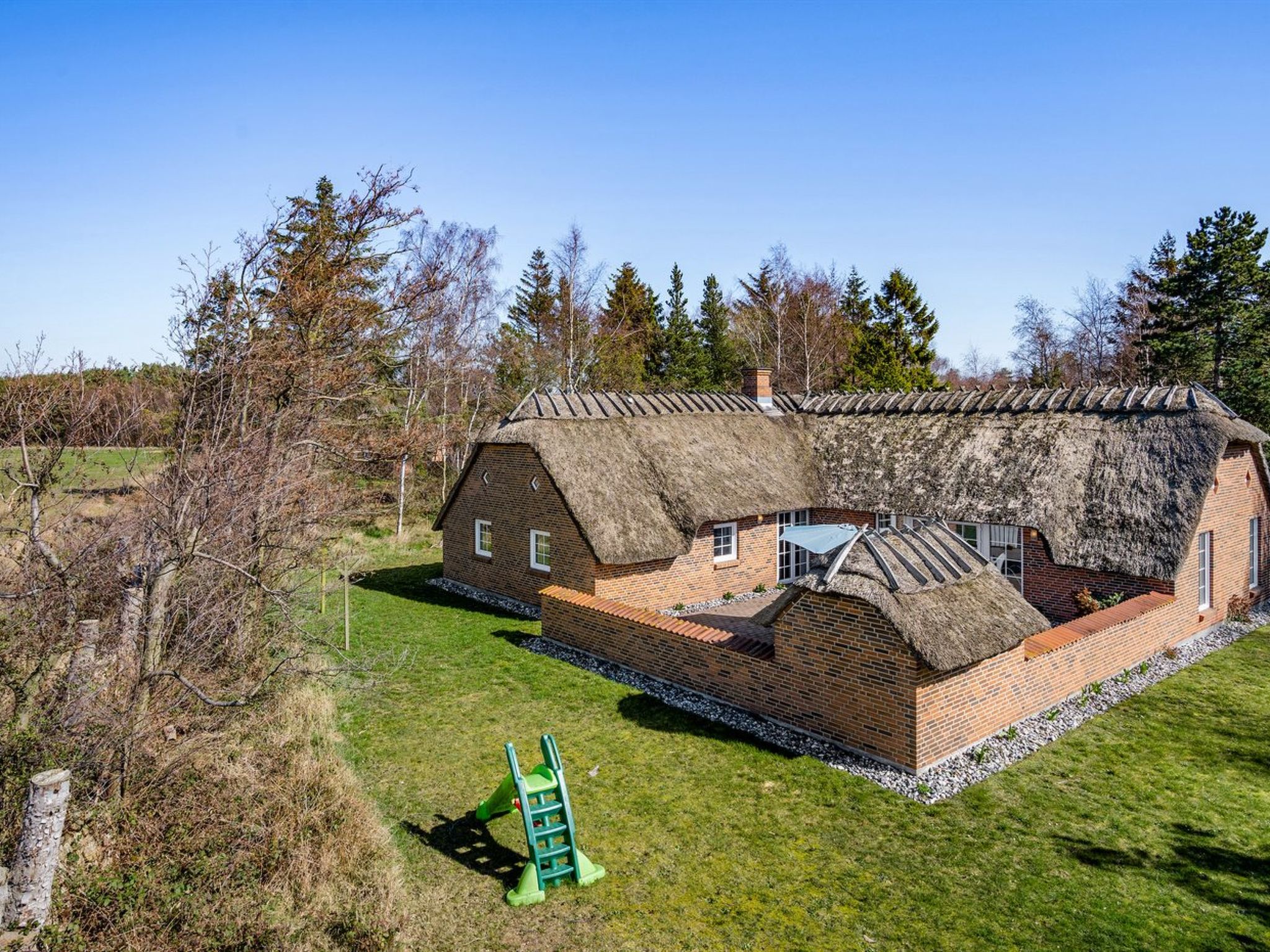 "Taralyn" - 1.3km from the sea - Buiten