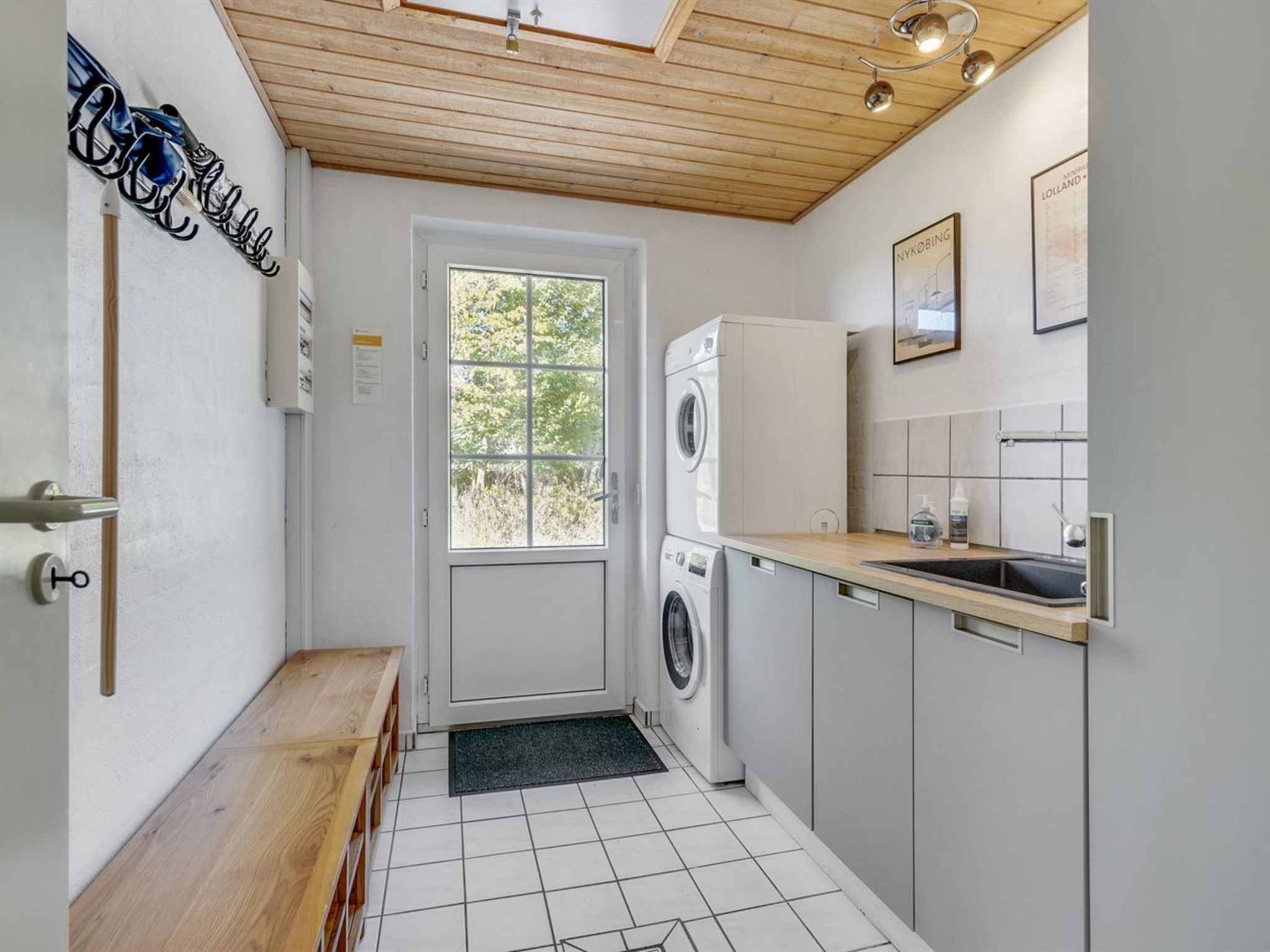 "Taralyn" - 1.3km from the sea-Binnen