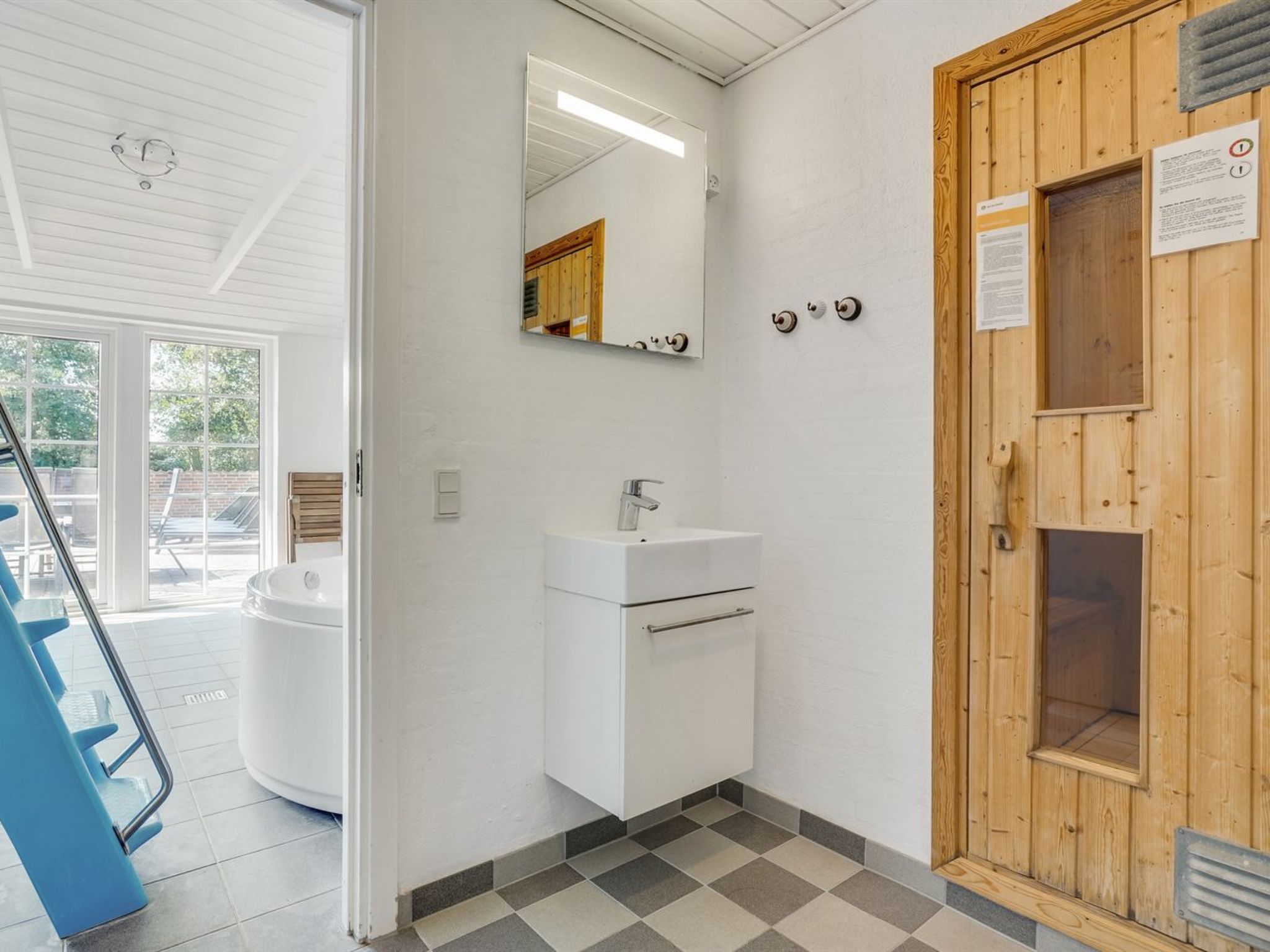 "Taralyn" - 1.3km from the sea-Binnen