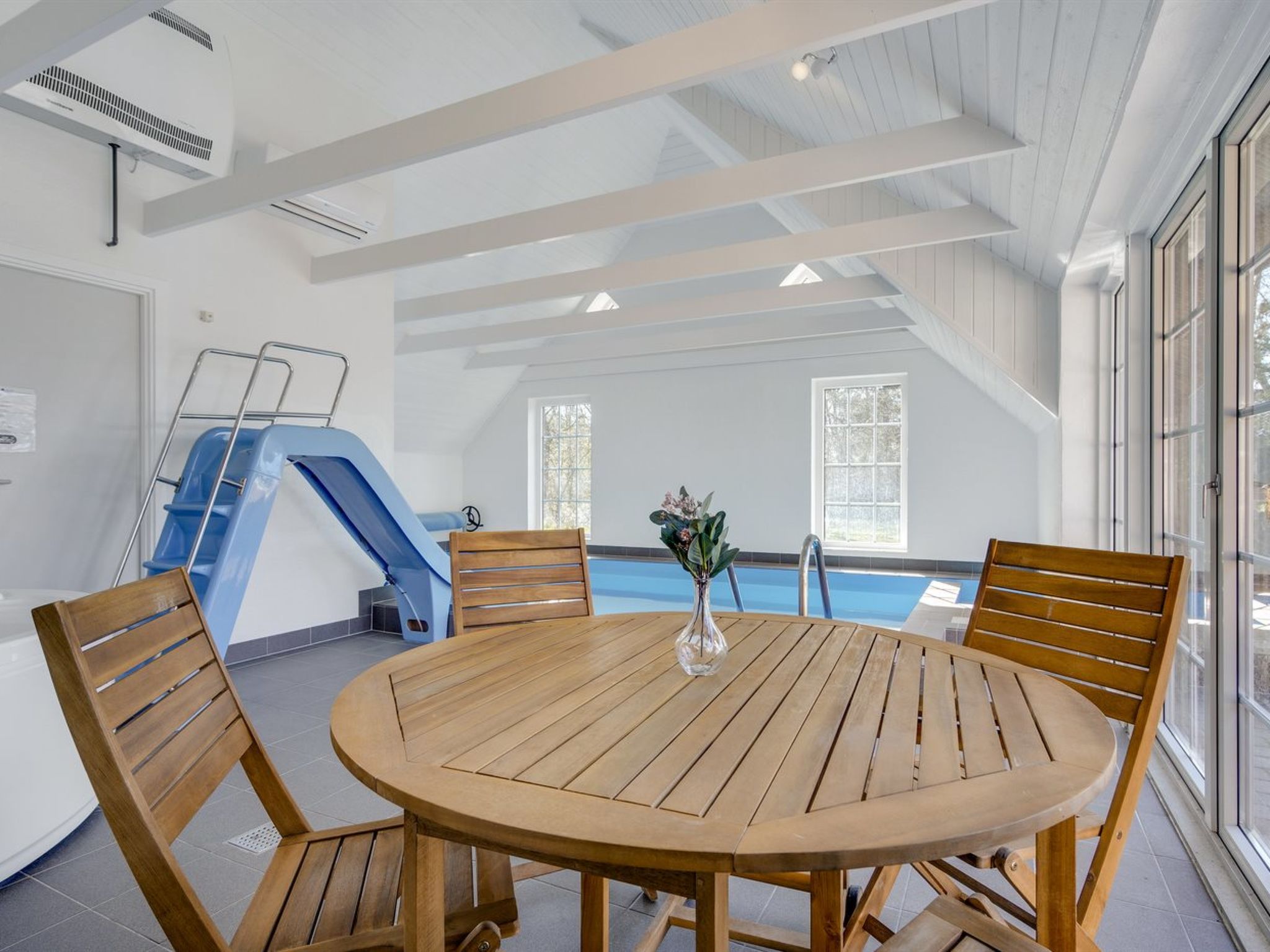 "Taralyn" - 1.3km from the sea-Buiten