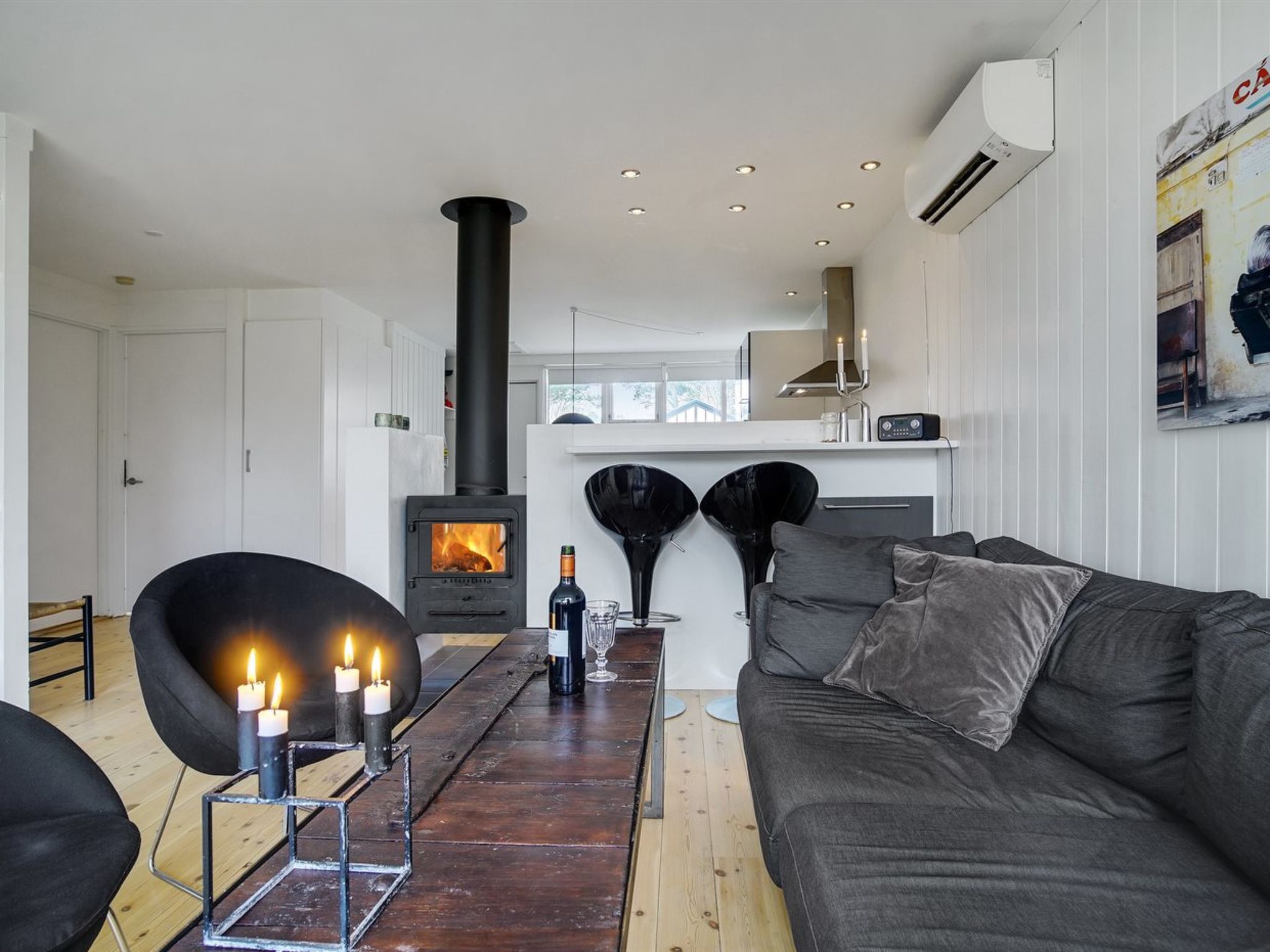 "Elfride" - 200m from the sea — Living Room (5 of 21)