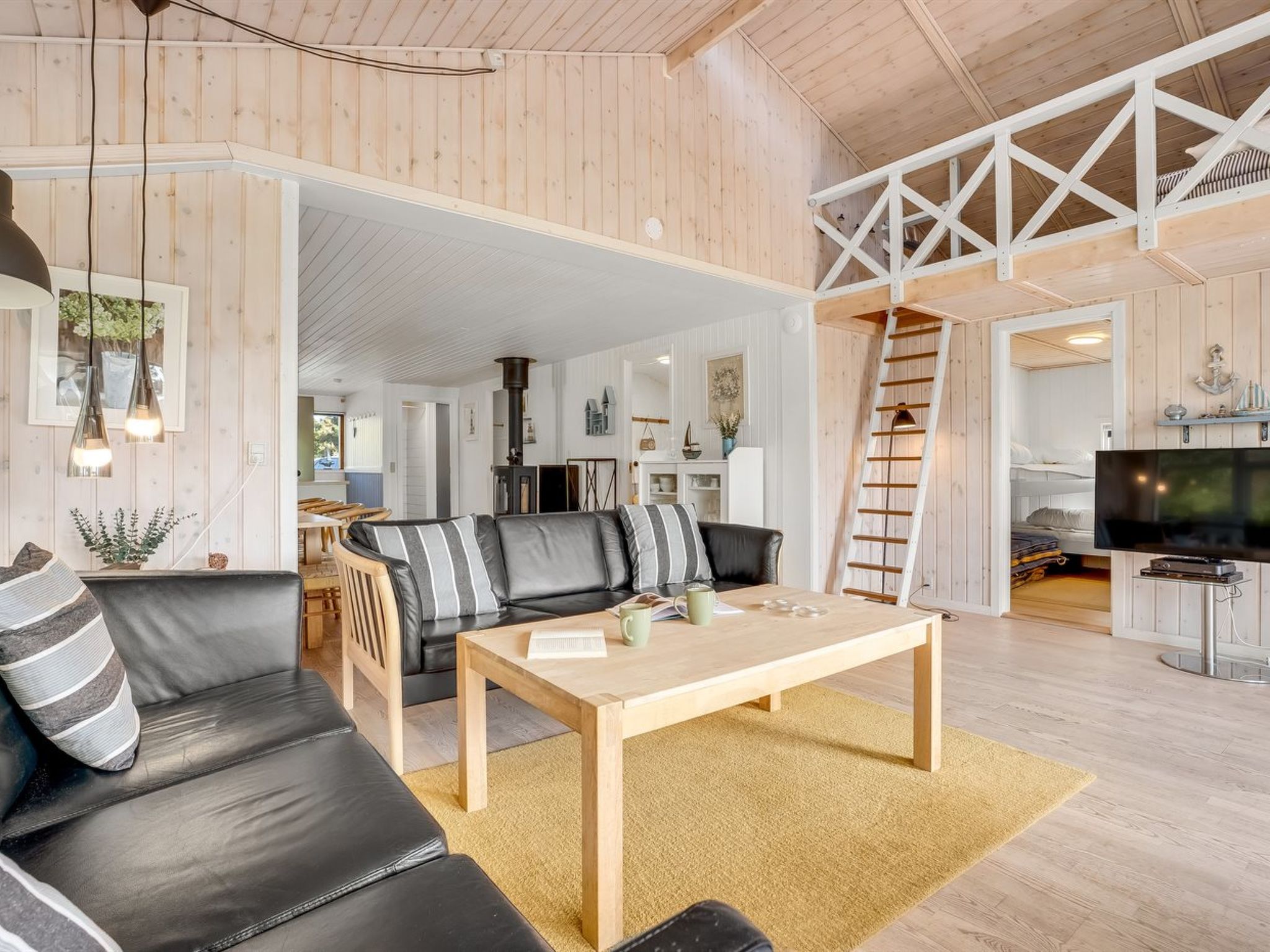 "Akseli" - 800m from the sea - Inside
