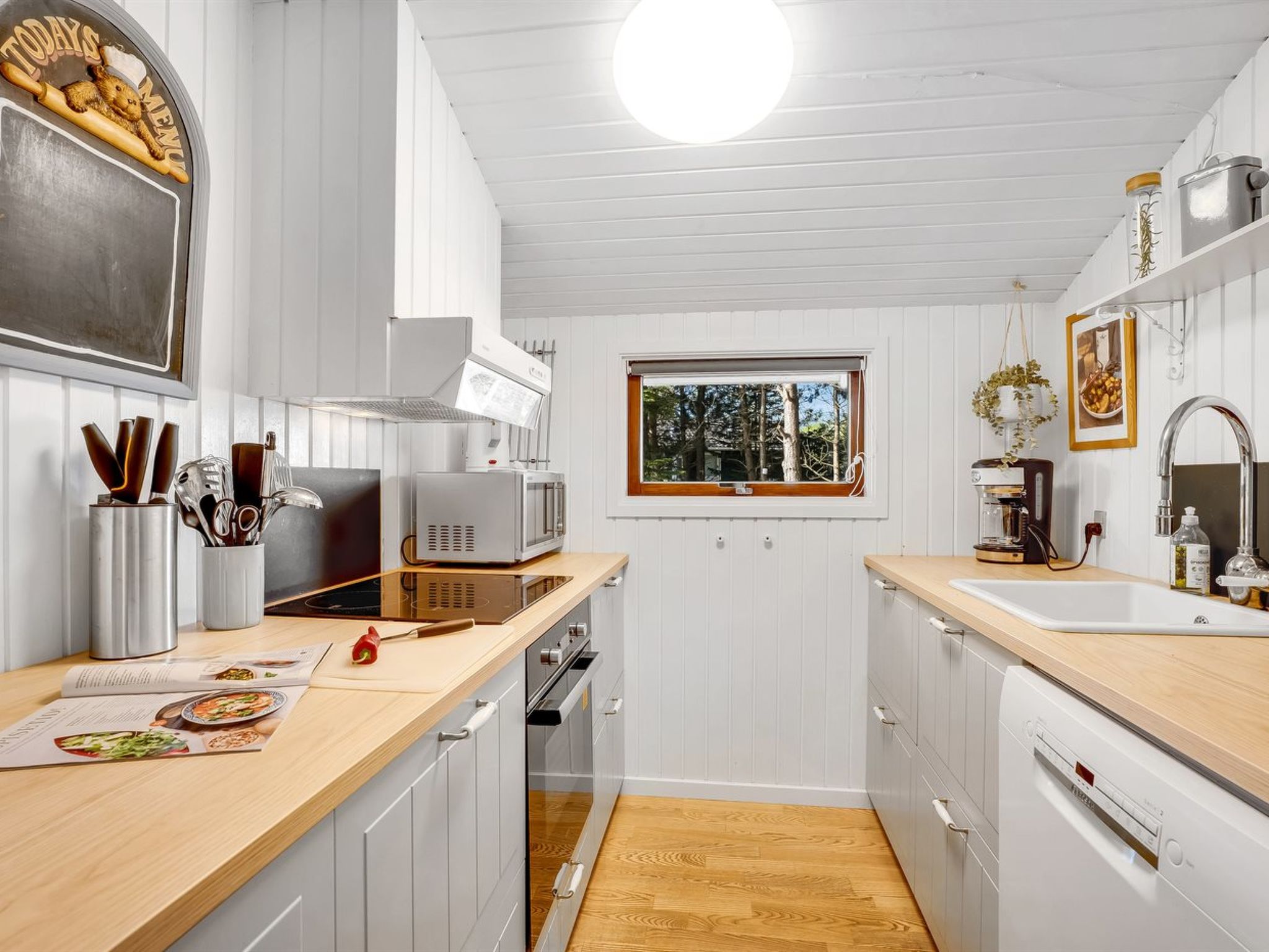 "Akseli" - 800m from the sea - Inside